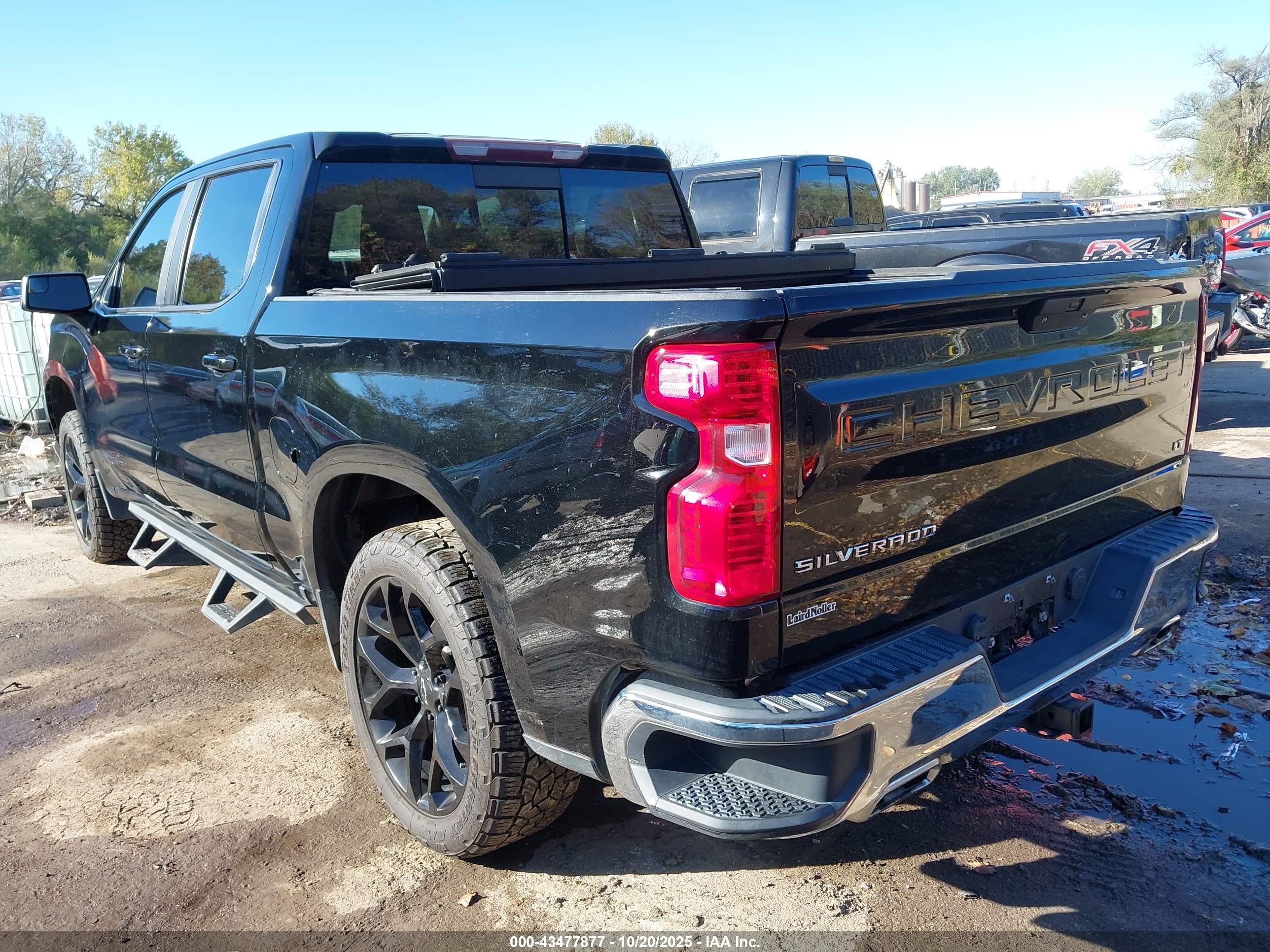 CHEVROLET SILVERADO image 3