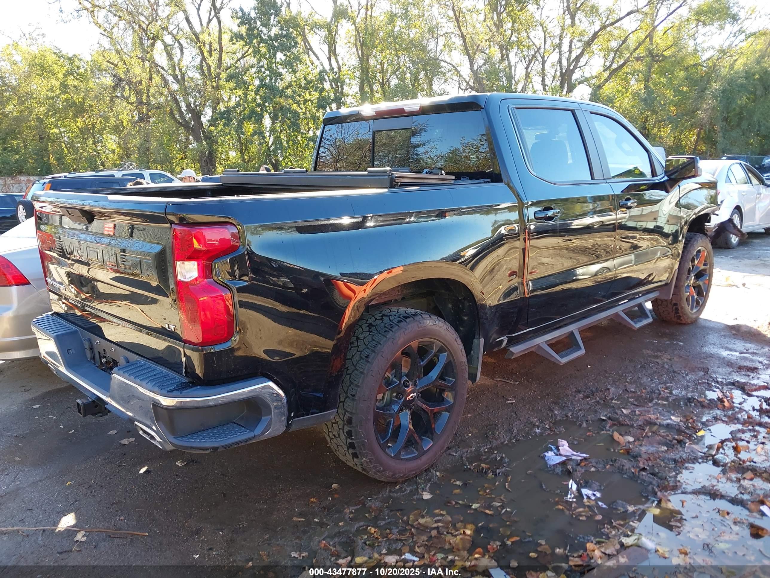 CHEVROLET SILVERADO image 4