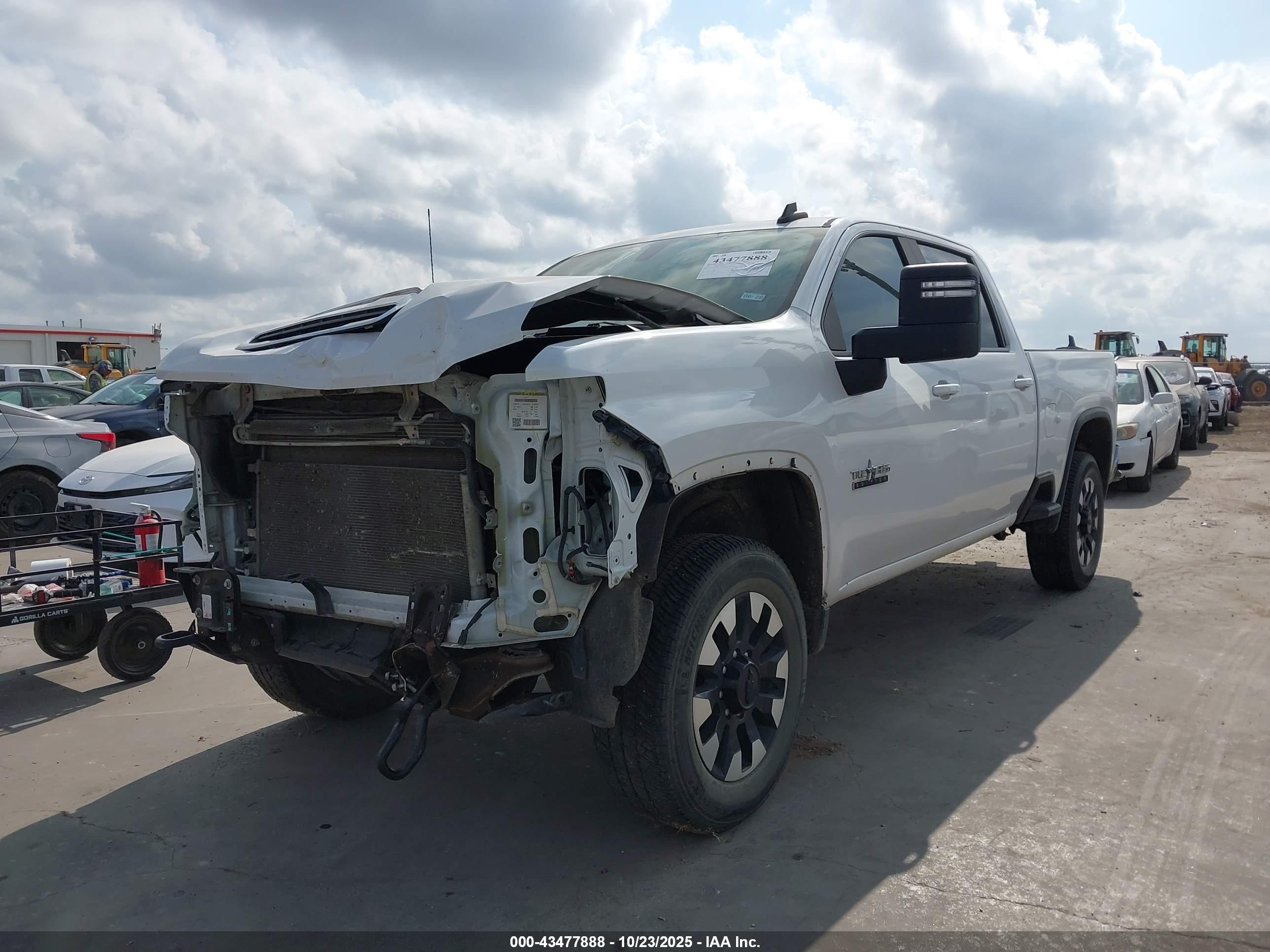 CHEVROLET SILVERADO image 2