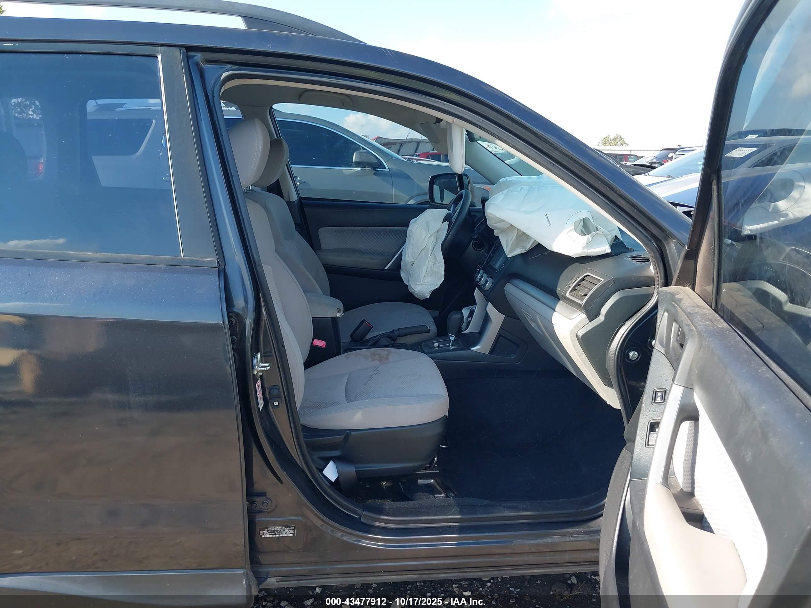 SUBARU FORESTER image 5
