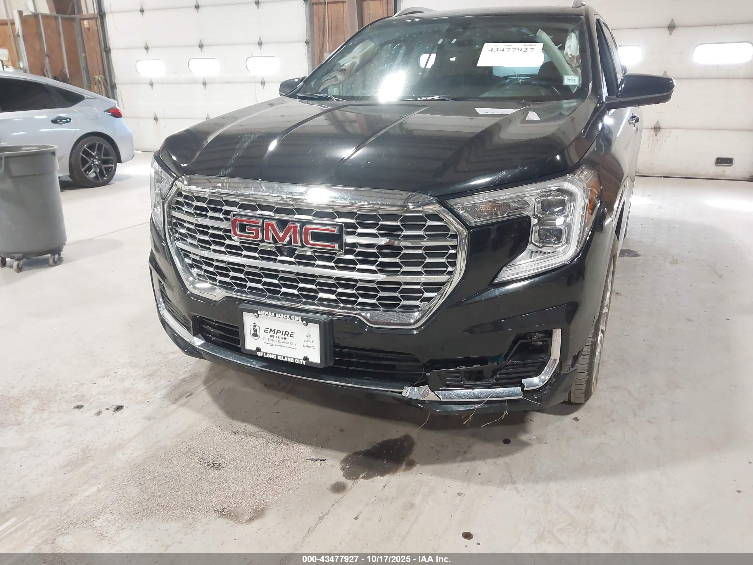 GMC TERRAIN image 6