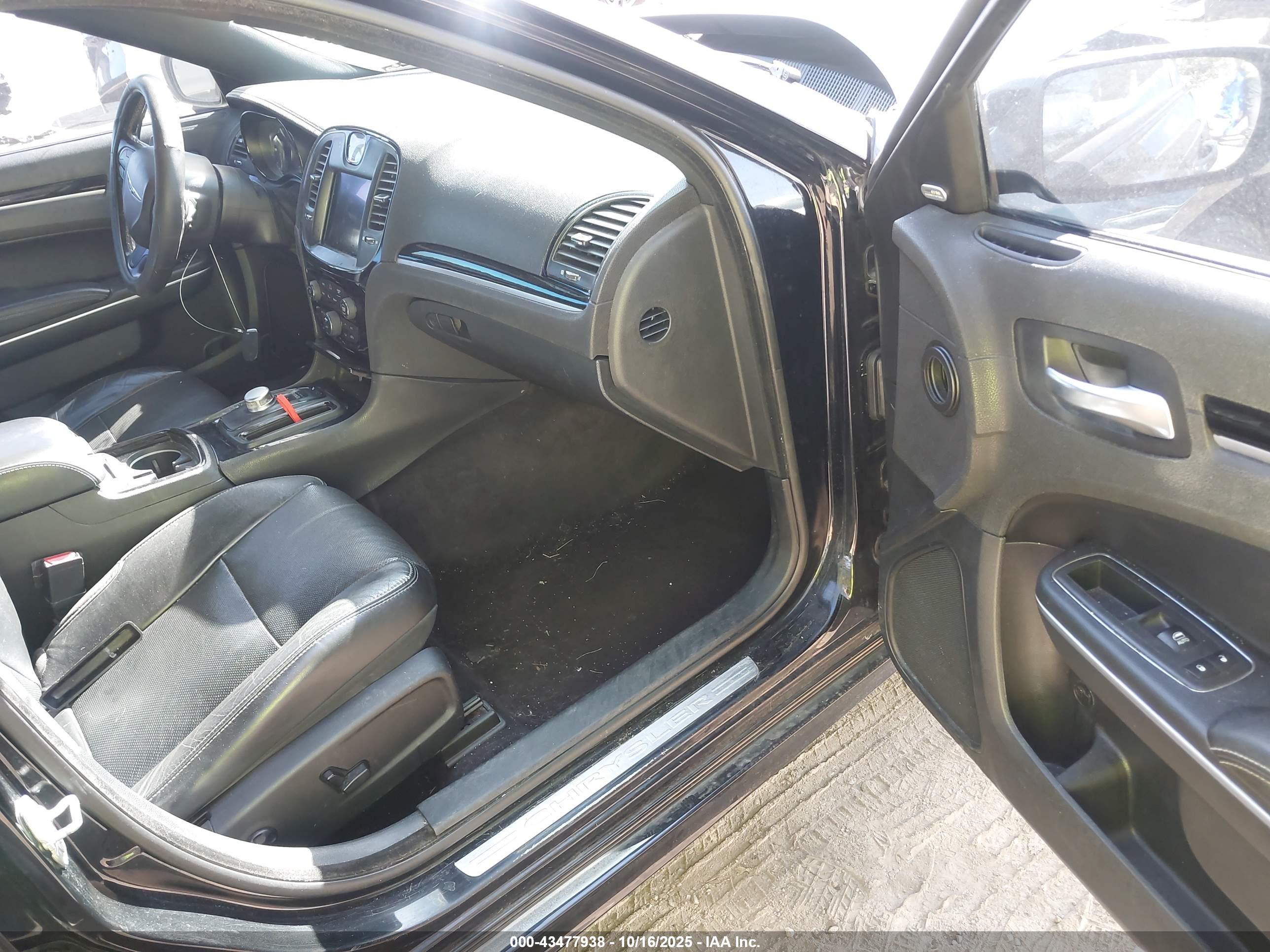 CHRYSLER 300 image 5