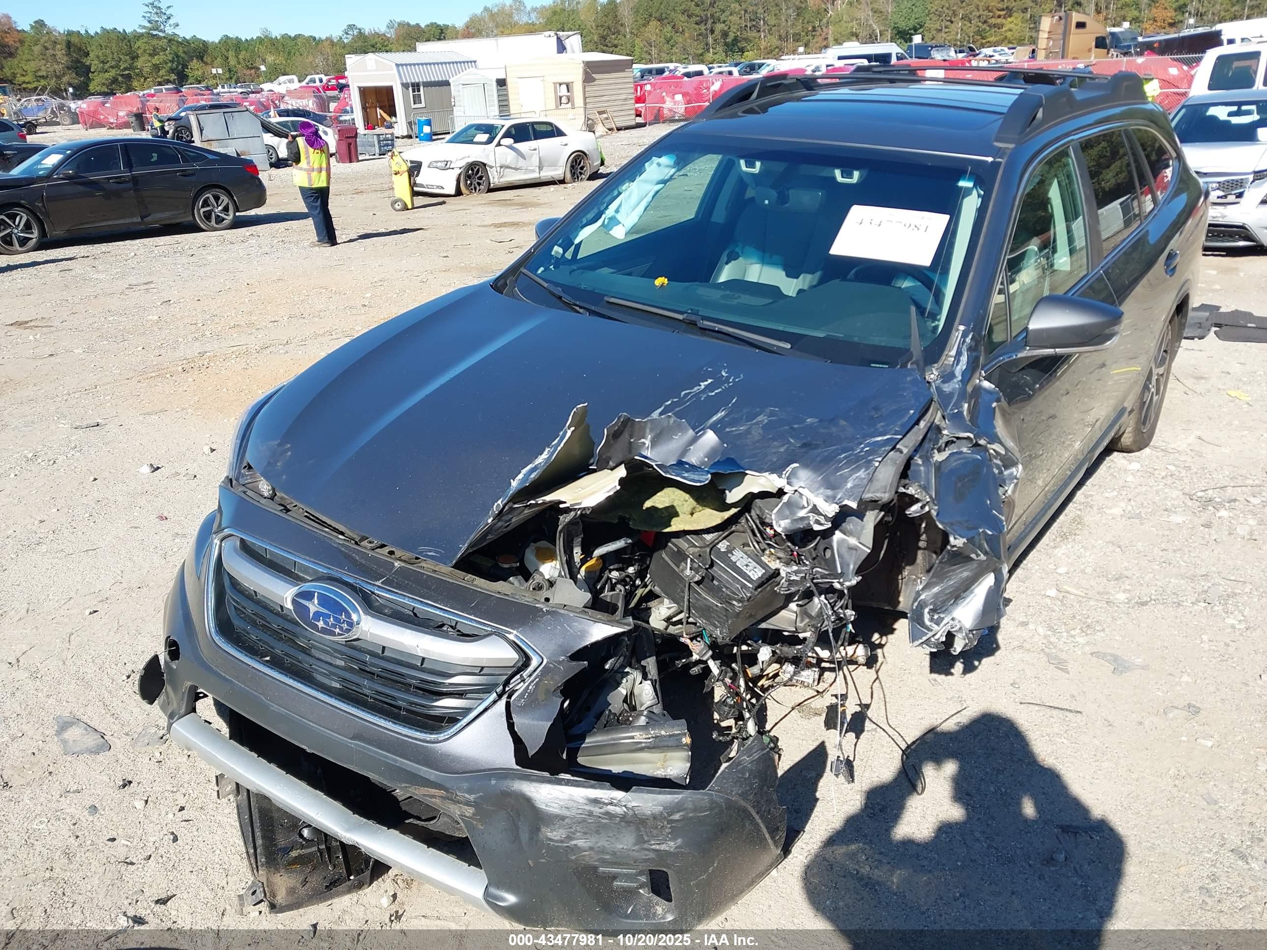 SUBARU OUTBACK image 6
