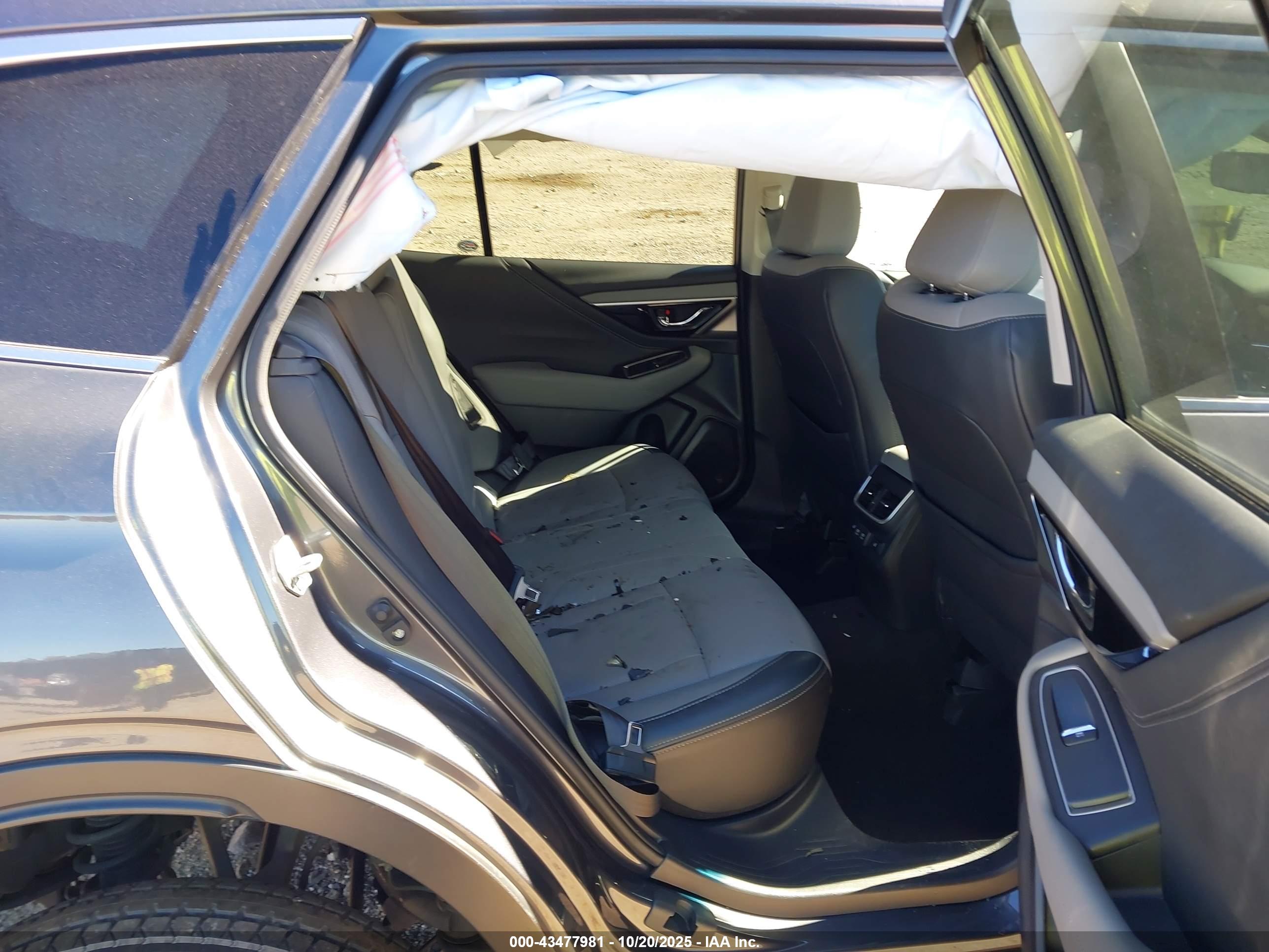 SUBARU OUTBACK image 8