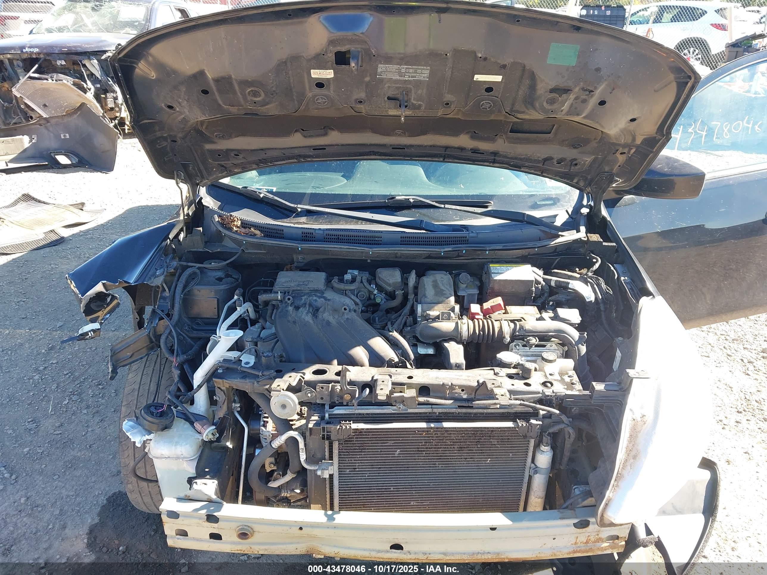 NISSAN VERSA image 10