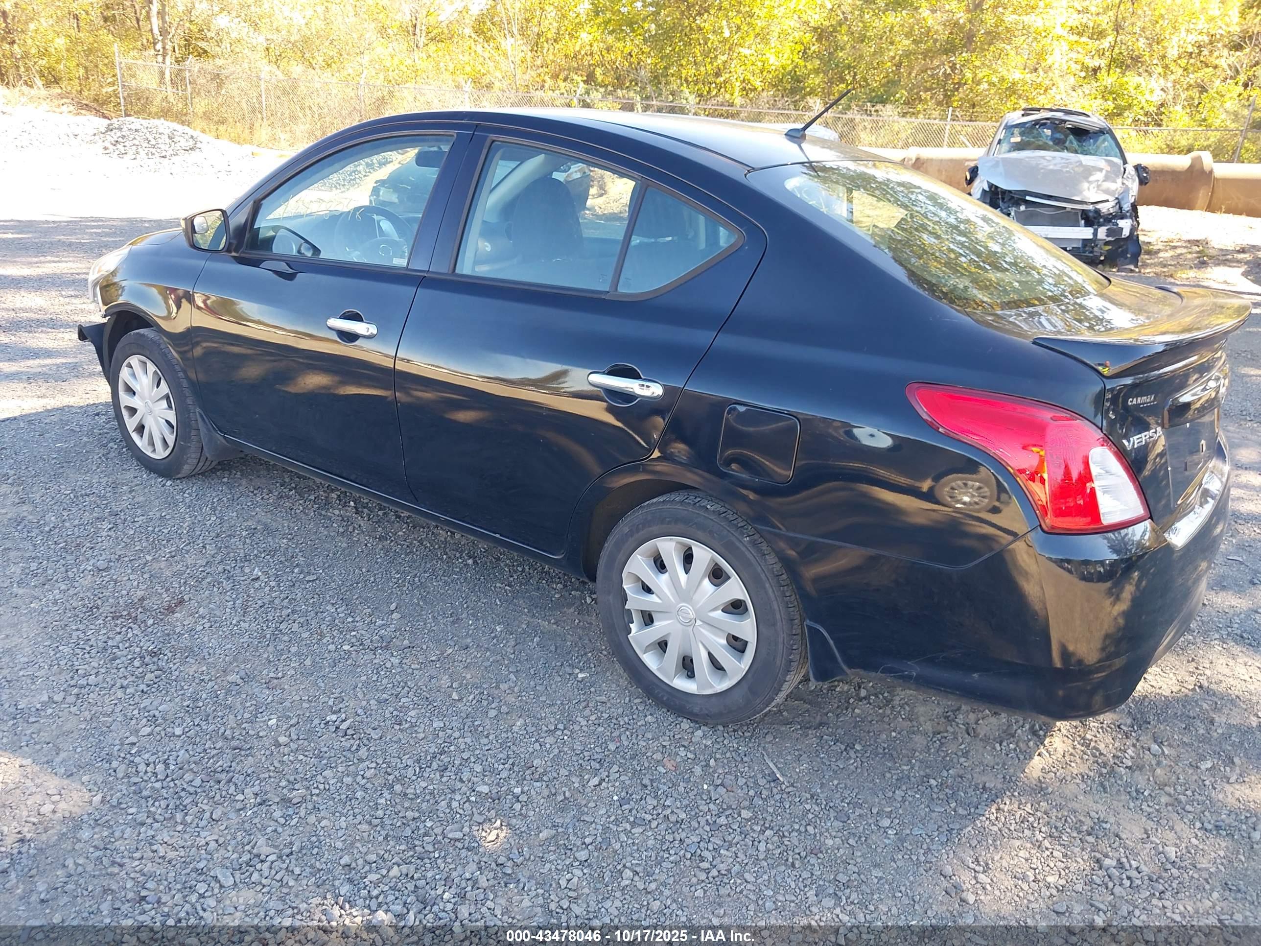 NISSAN VERSA image 3