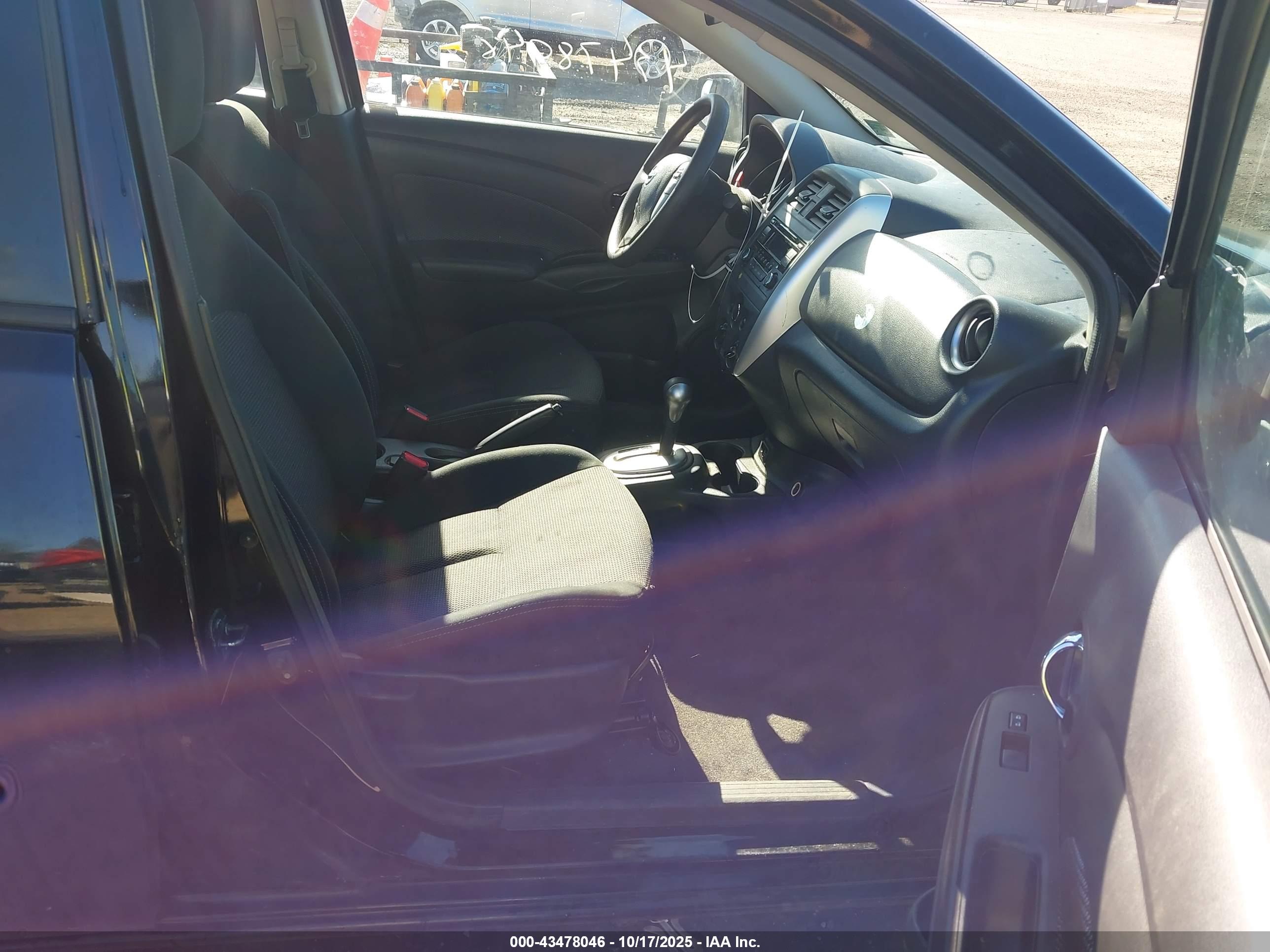 NISSAN VERSA image 5