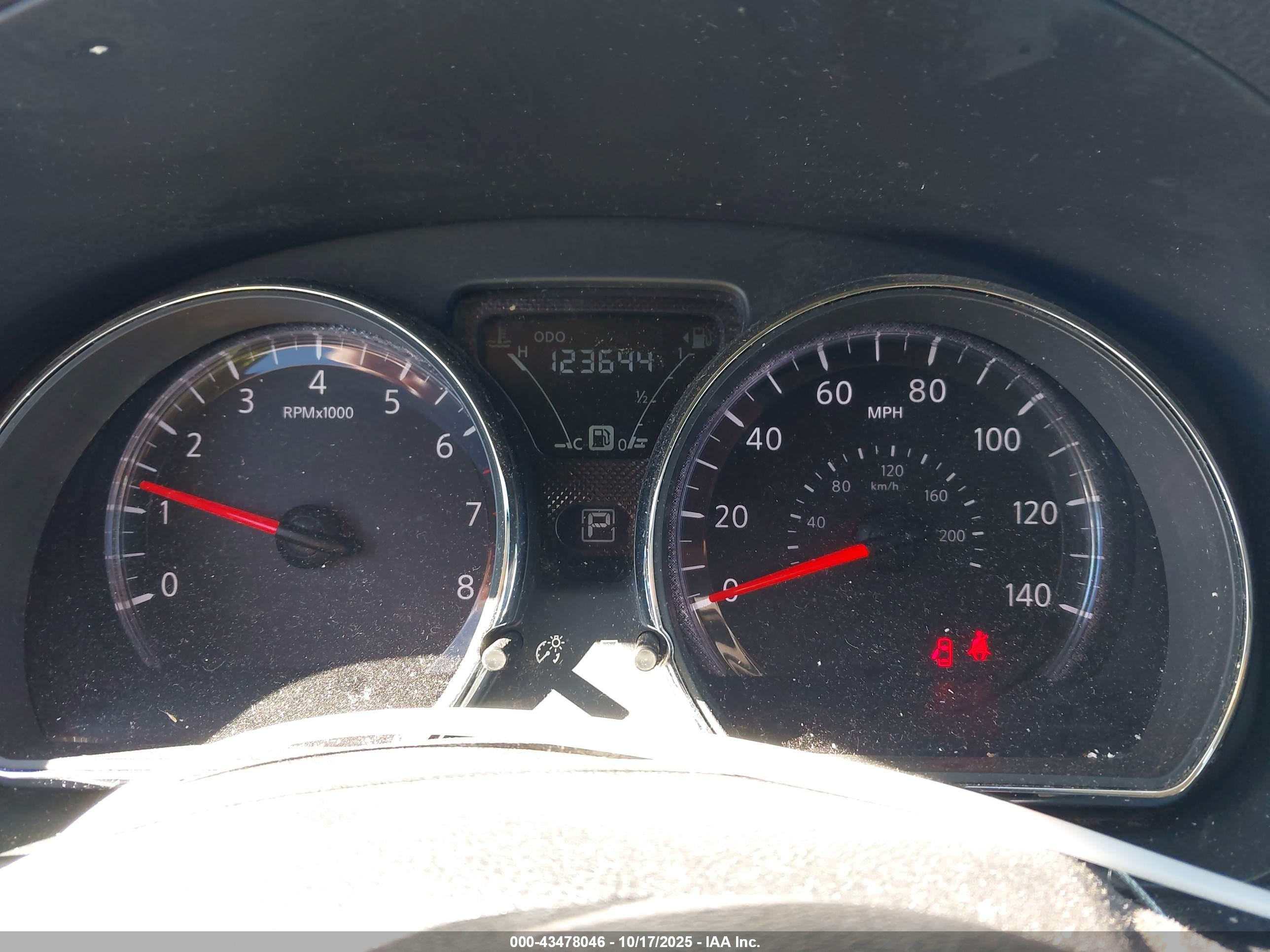 NISSAN VERSA image 7