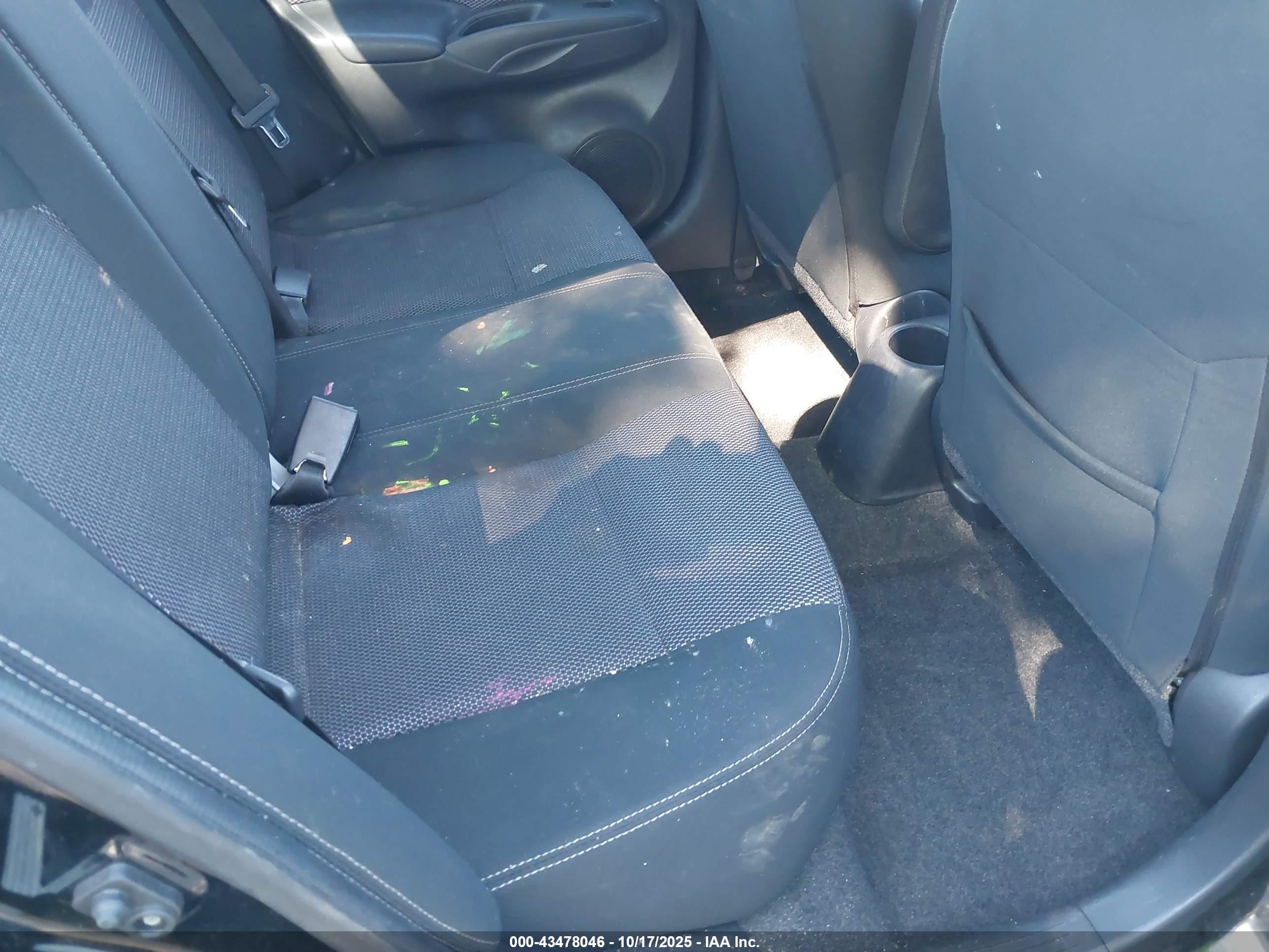 NISSAN VERSA image 8