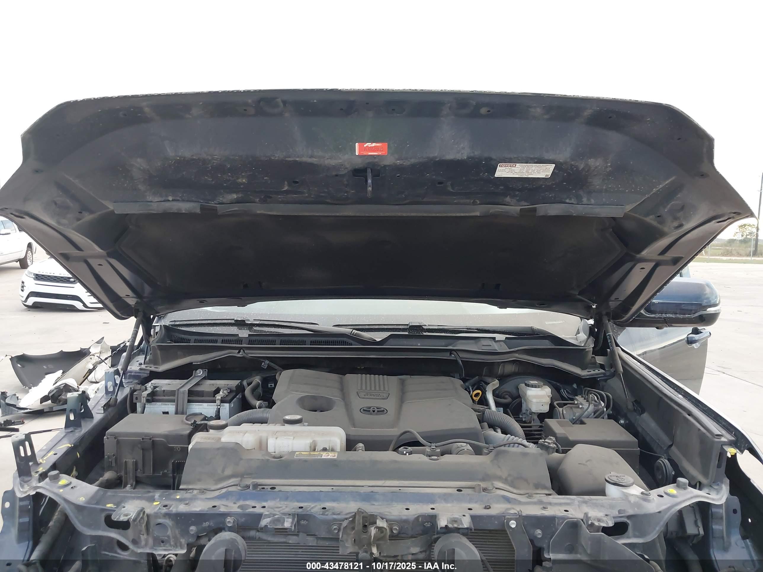 TOYOTA TUNDRA image 10