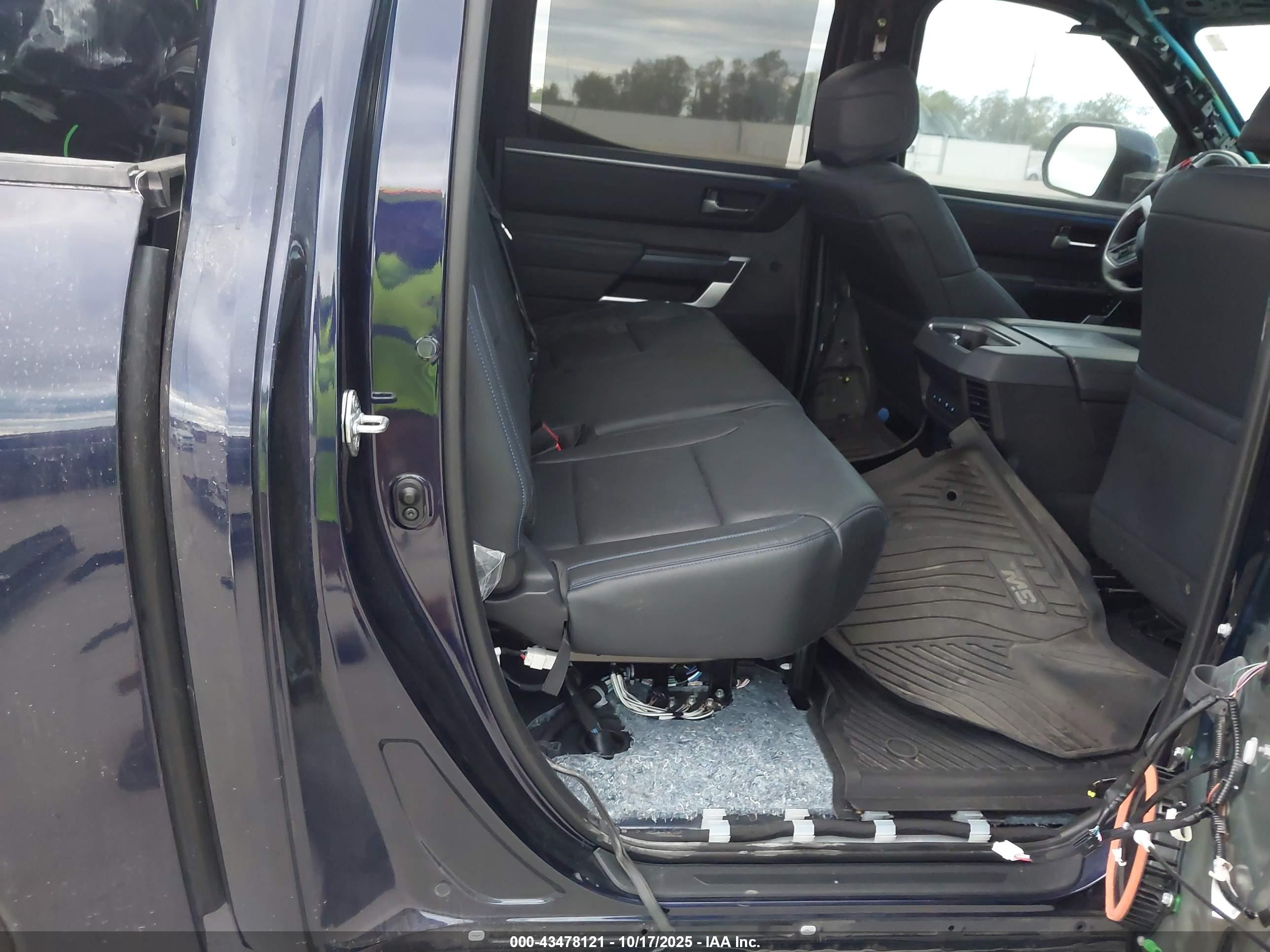 TOYOTA TUNDRA image 8