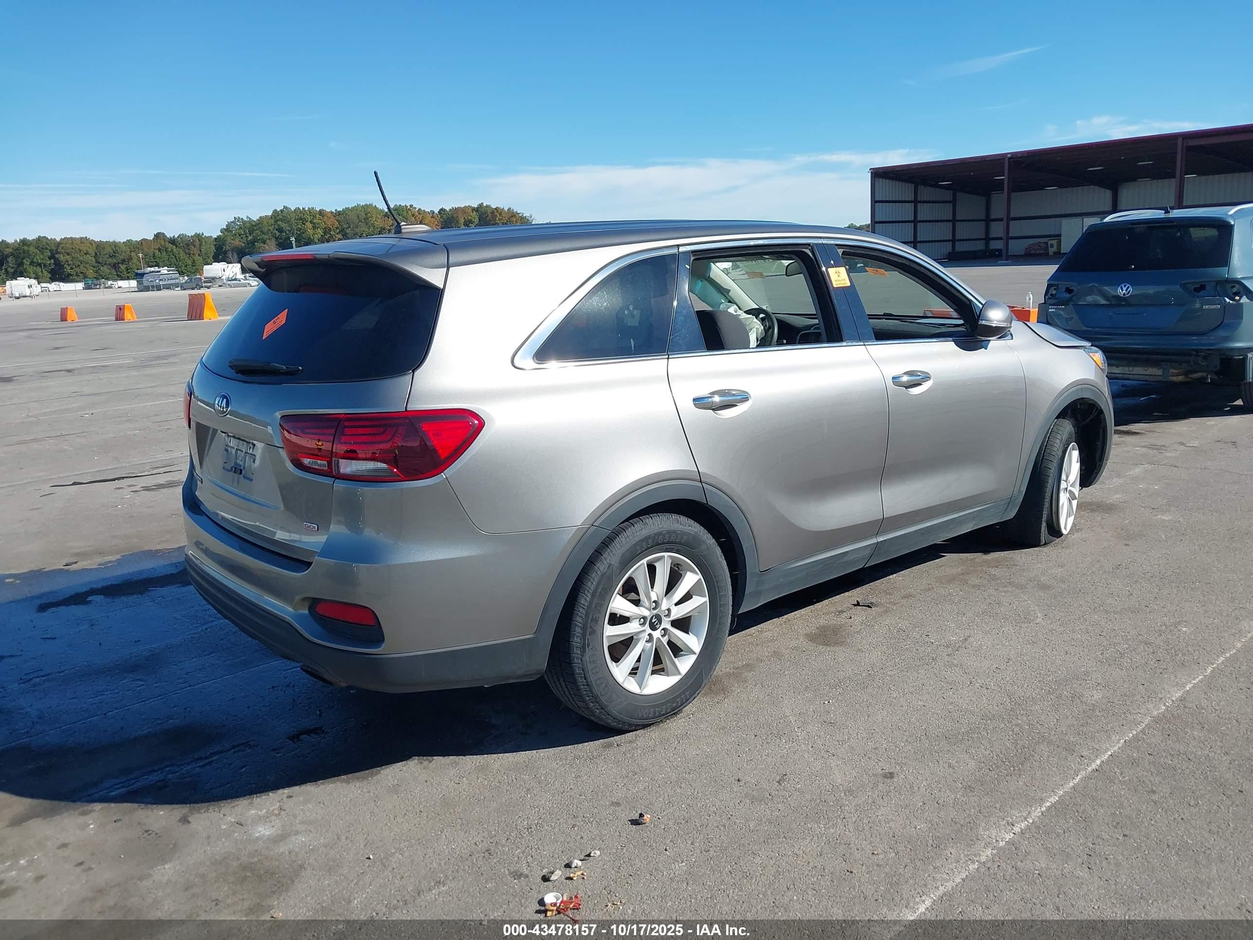 KIA SORENTO image 4