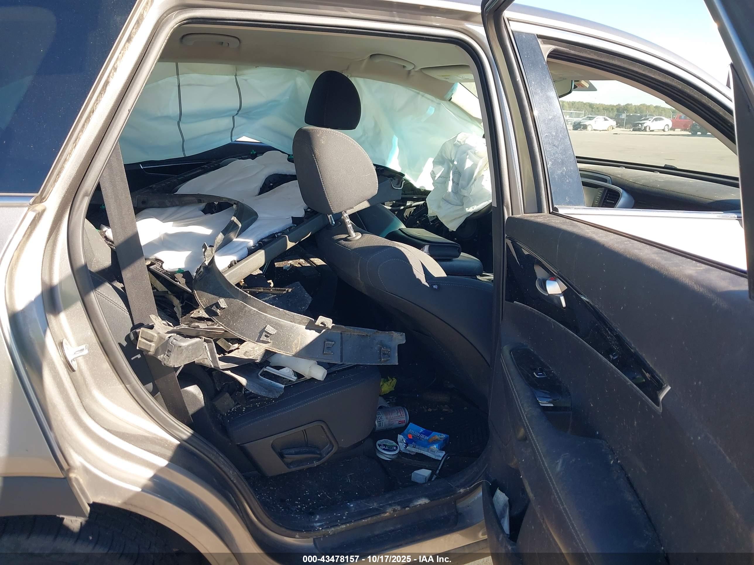 KIA SORENTO image 8