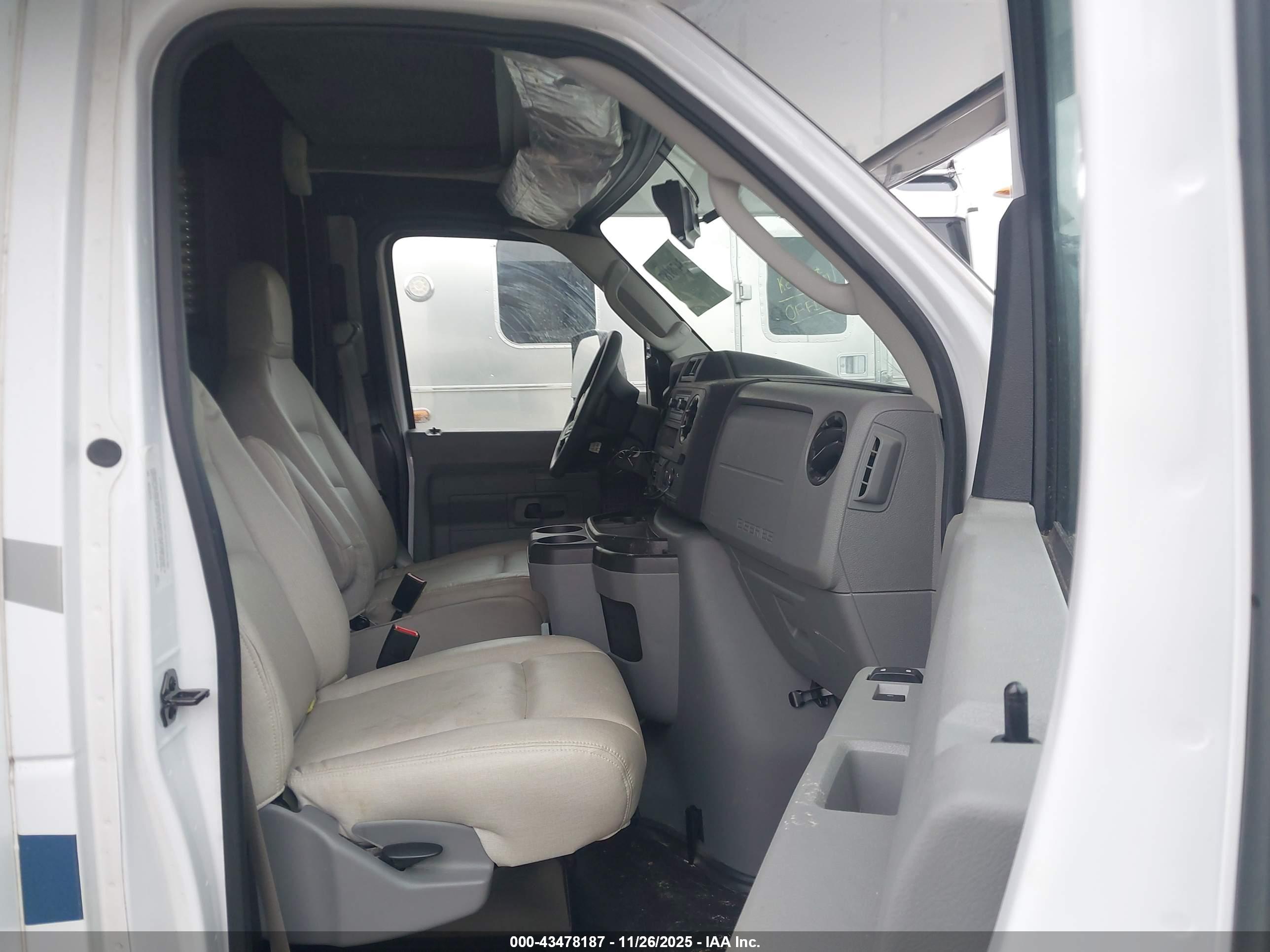 FORD E-450 image 5