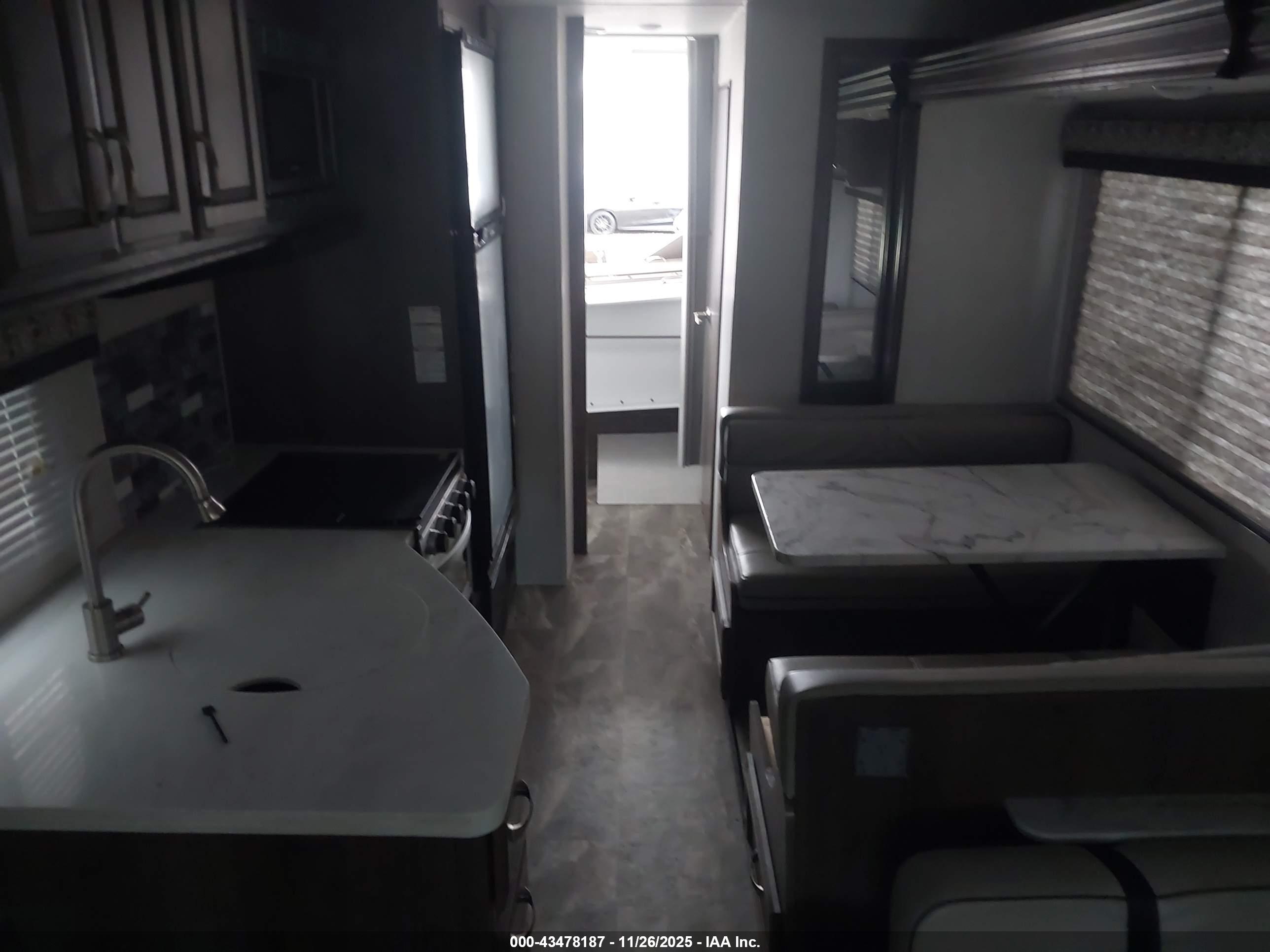 FORD E-450 image 8