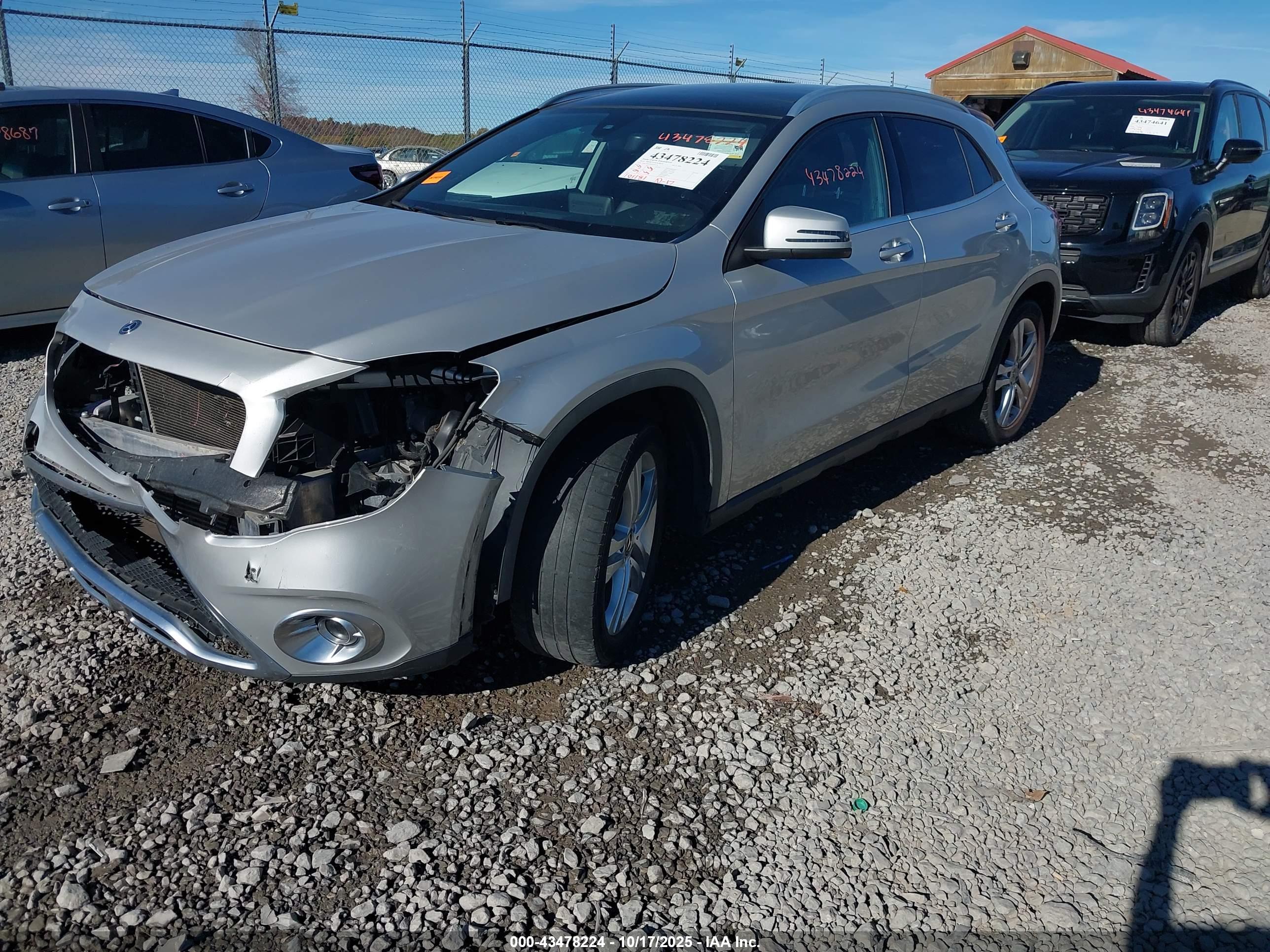 MERCEDES-BENZ GLA image 2