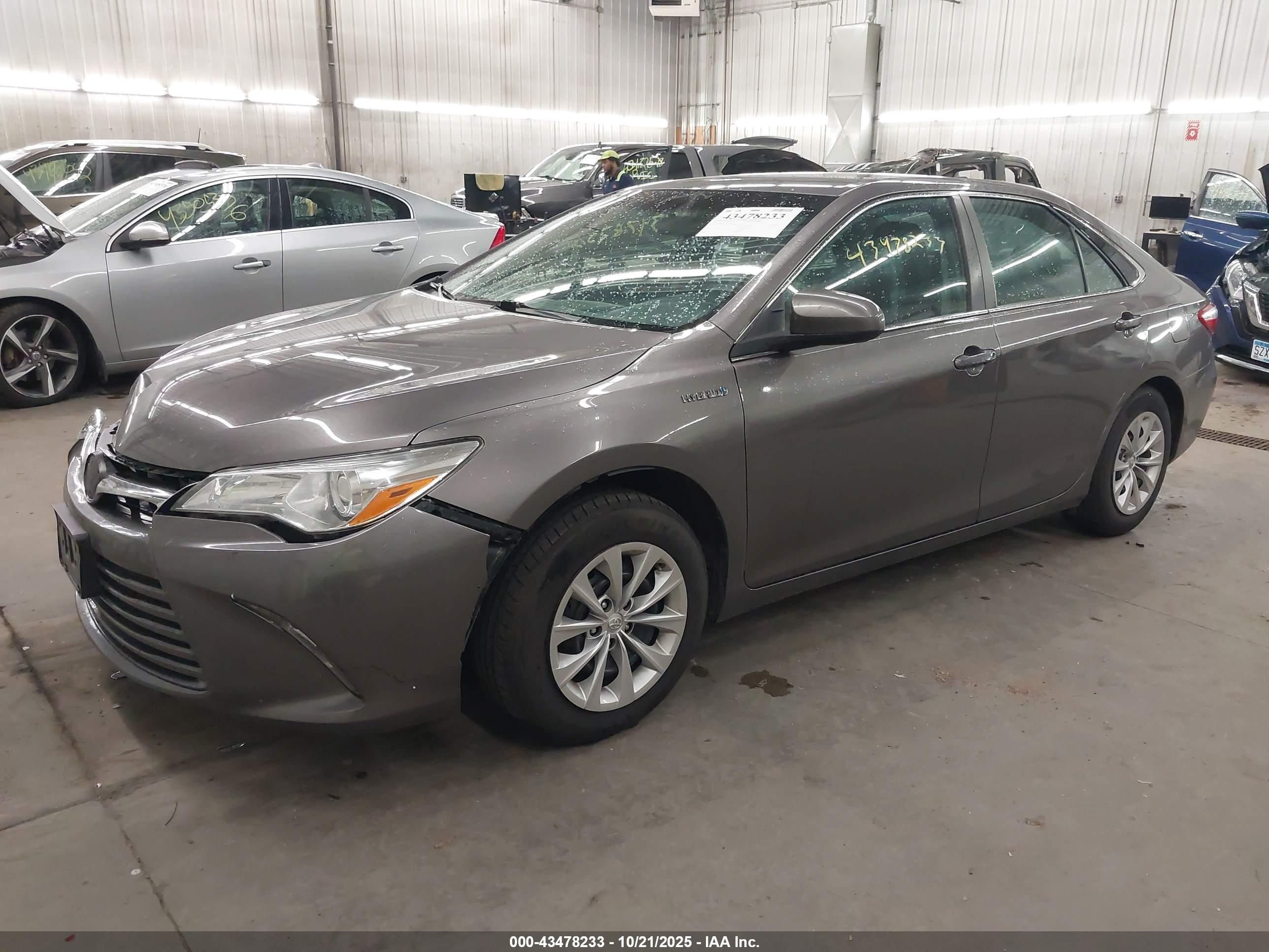 TOYOTA CAMRY image 2