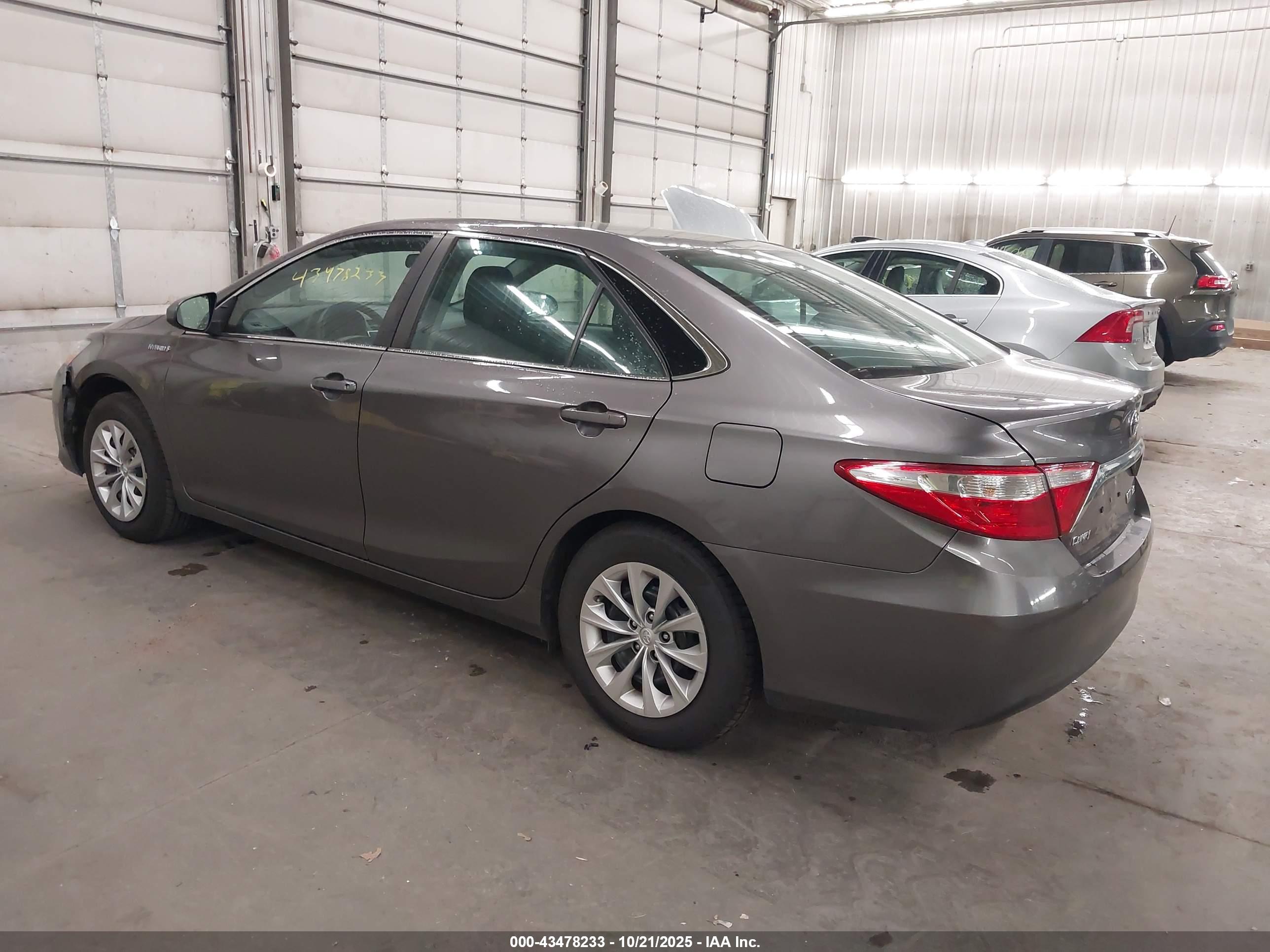 TOYOTA CAMRY image 3
