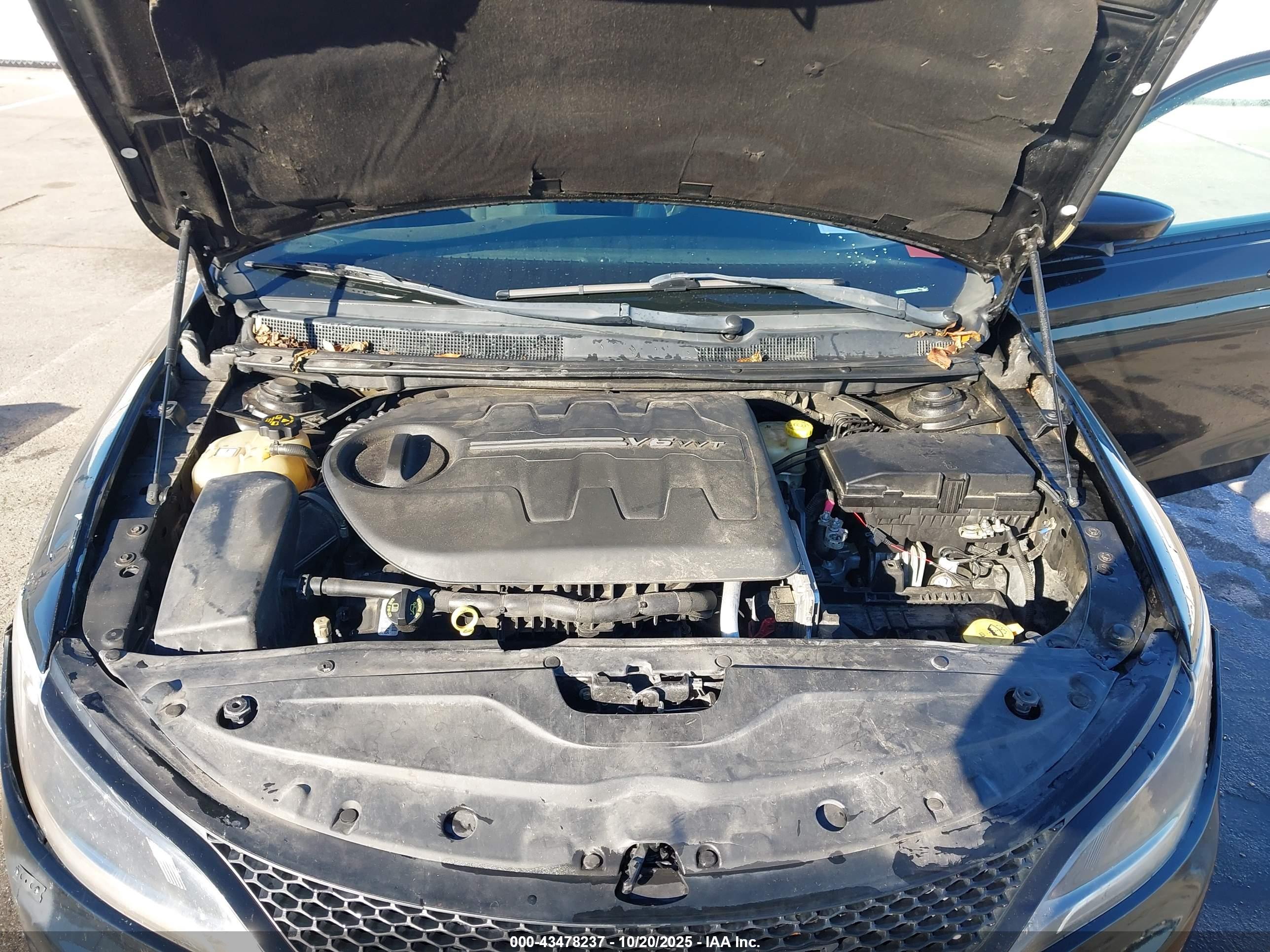 CHRYSLER 200 image 10