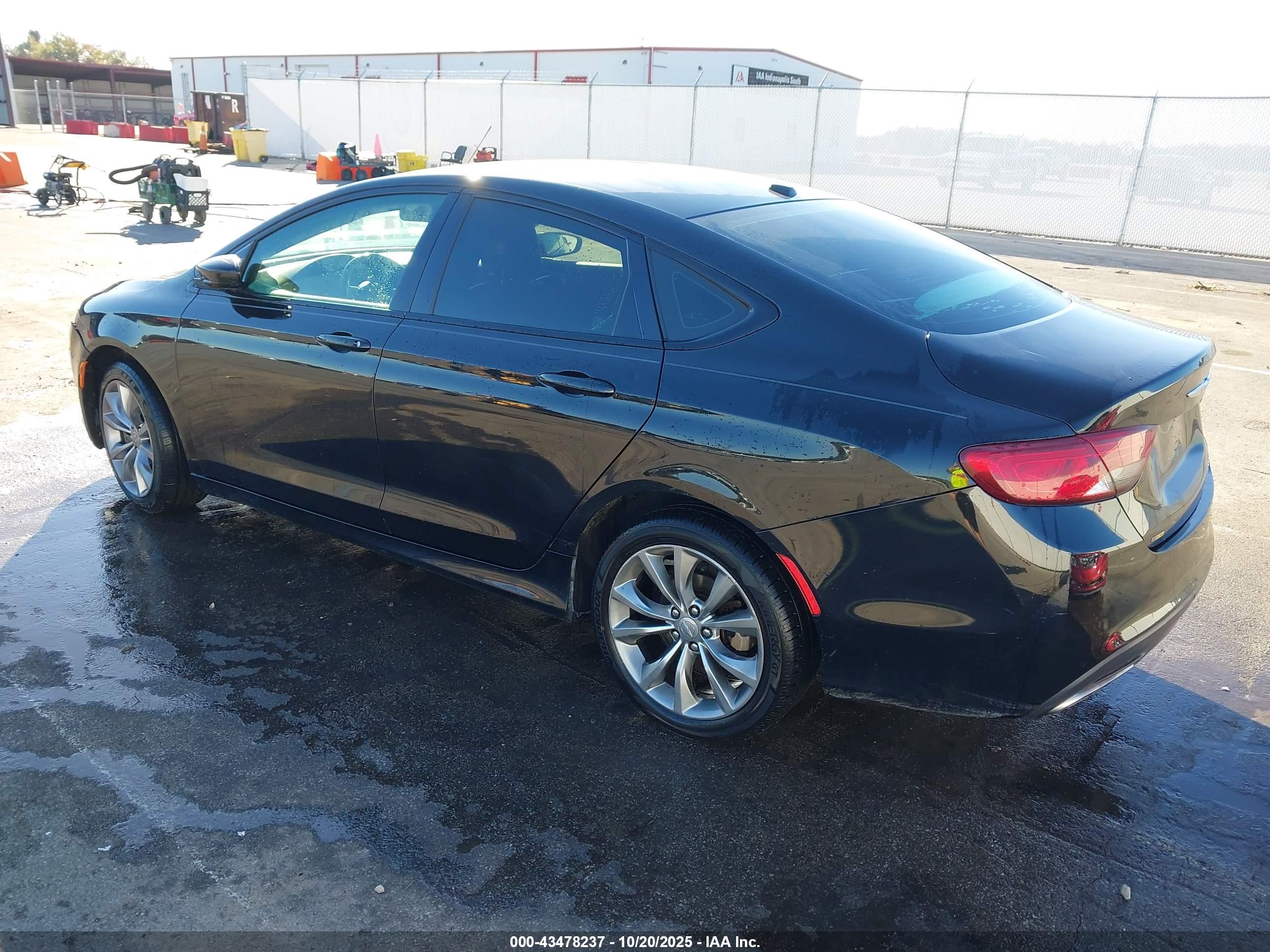 CHRYSLER 200 image 3