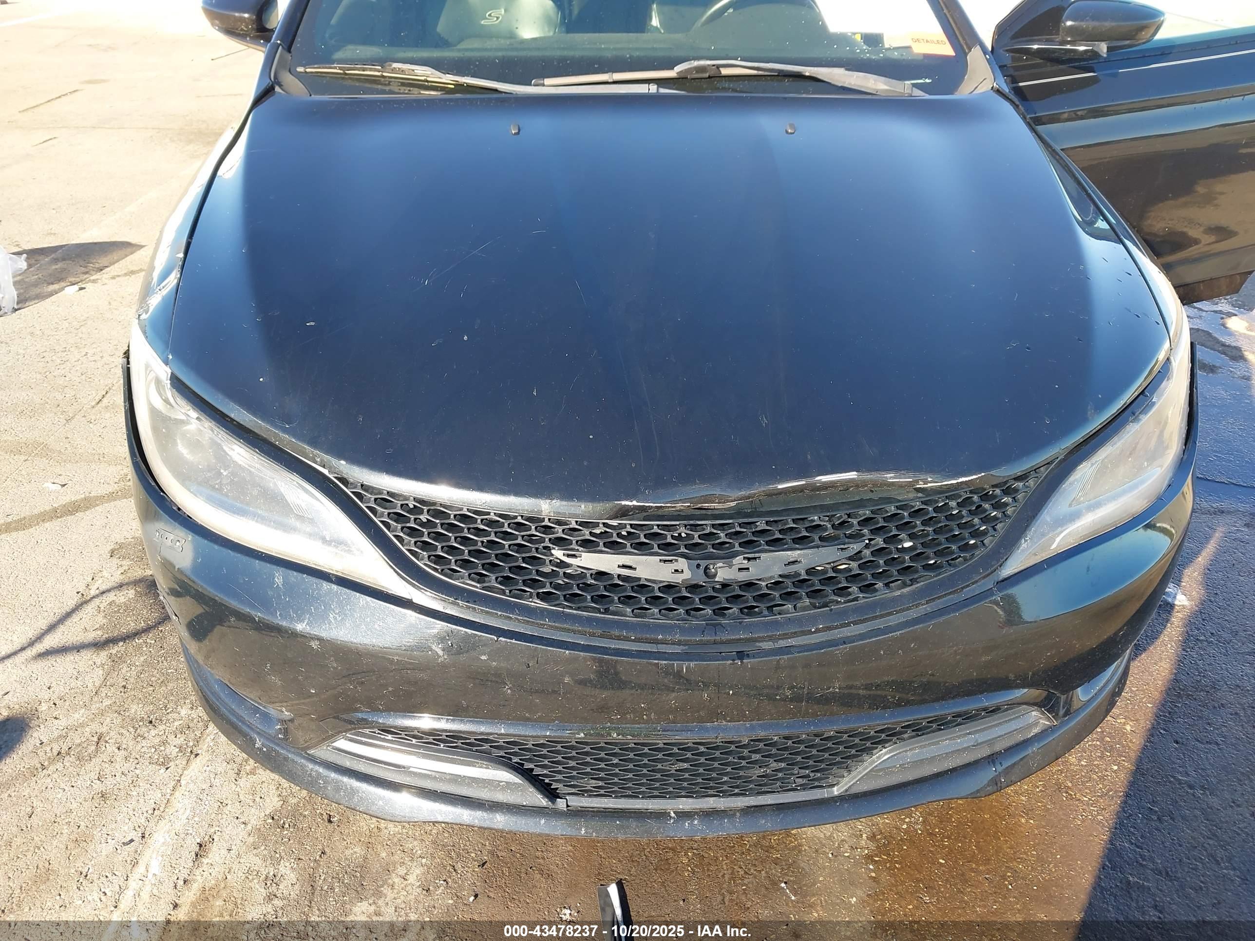 CHRYSLER 200 image 6
