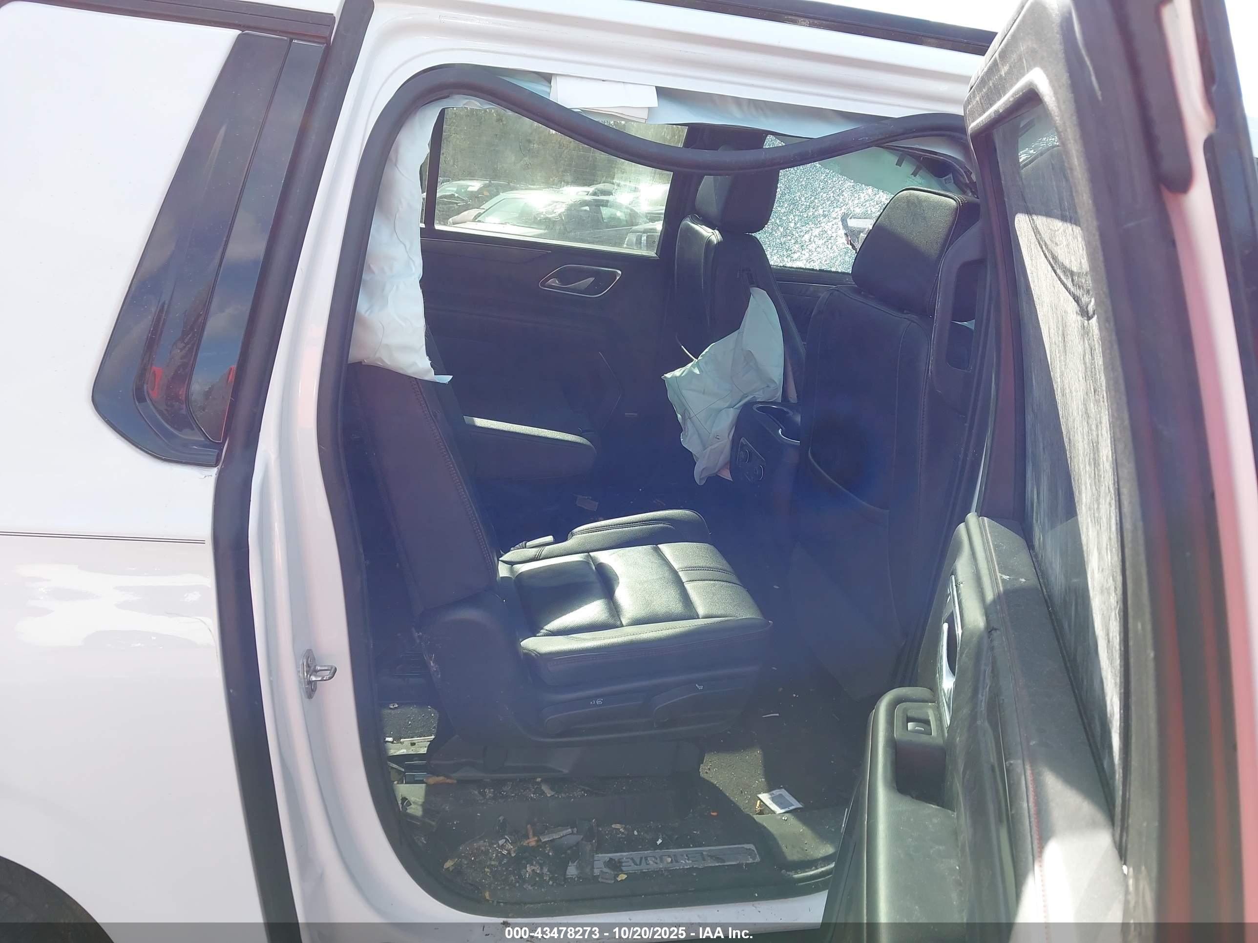 CHEVROLET SUBURBAN image 8