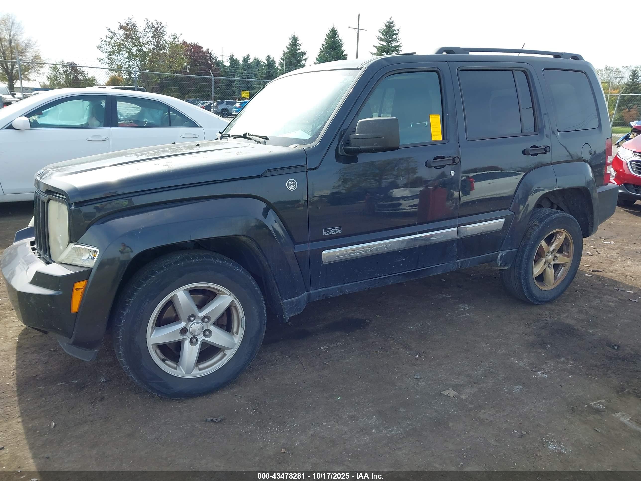 JEEP LIBERTY image 2