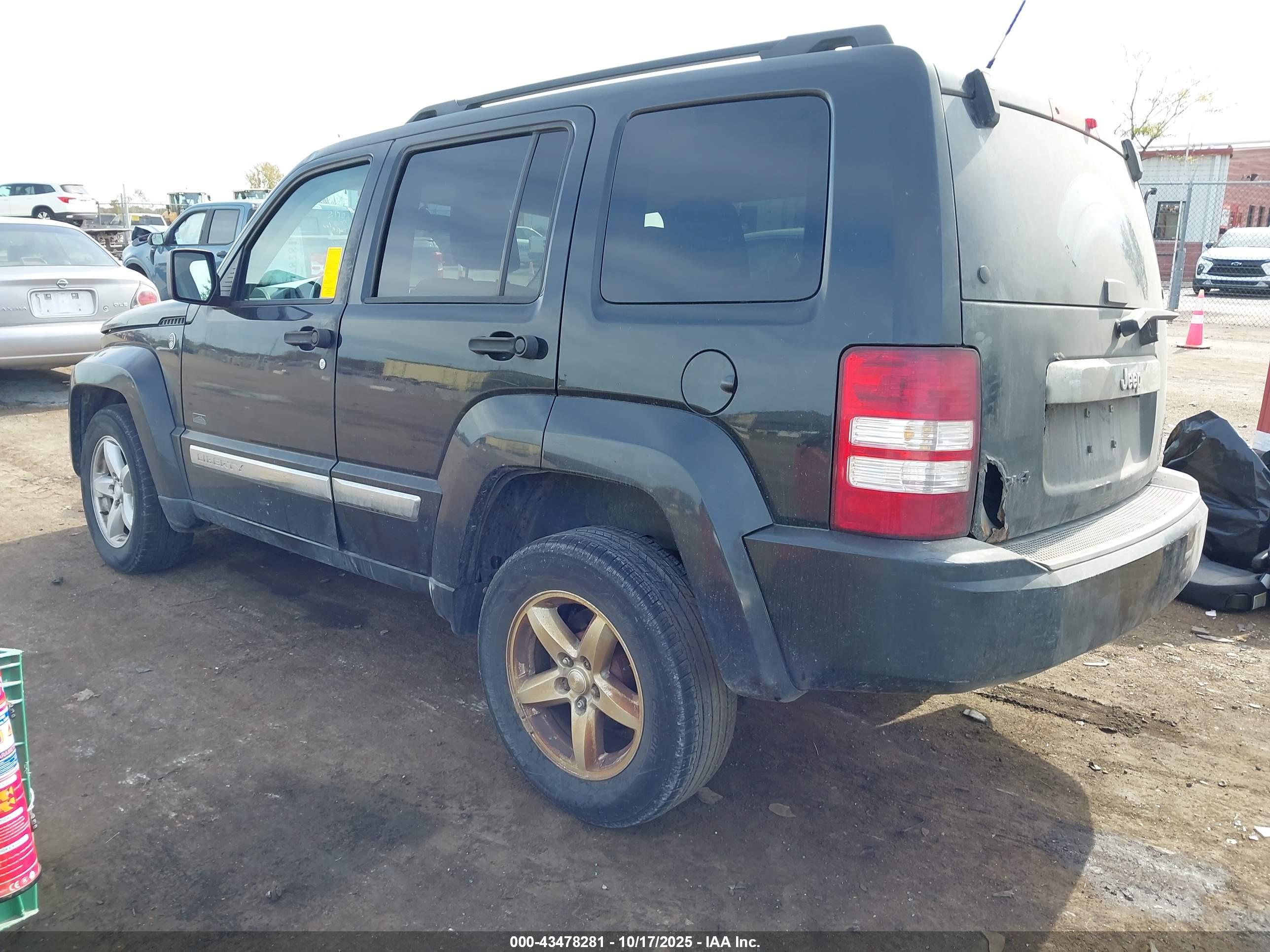 JEEP LIBERTY image 3