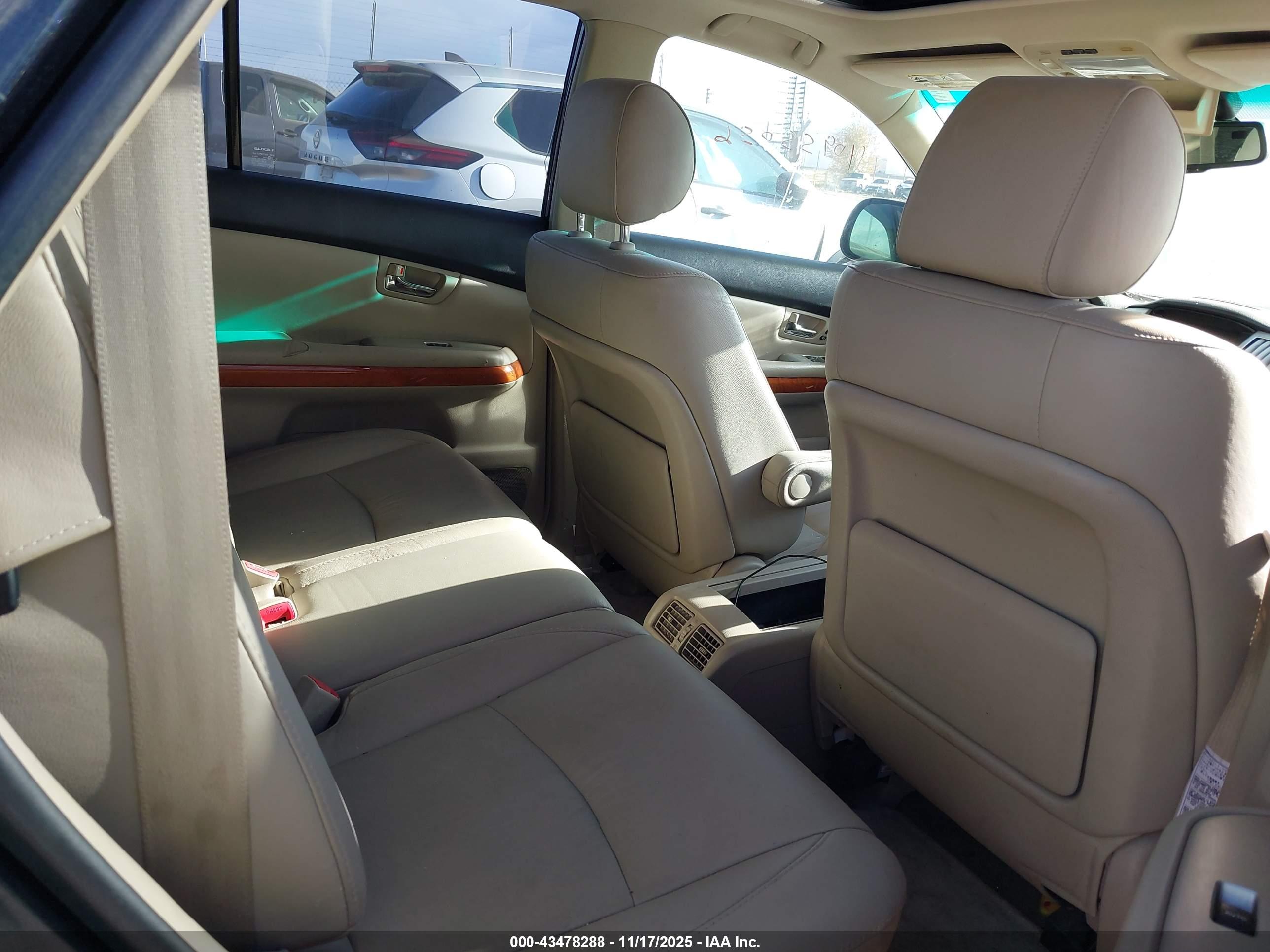 LEXUS RX image 8