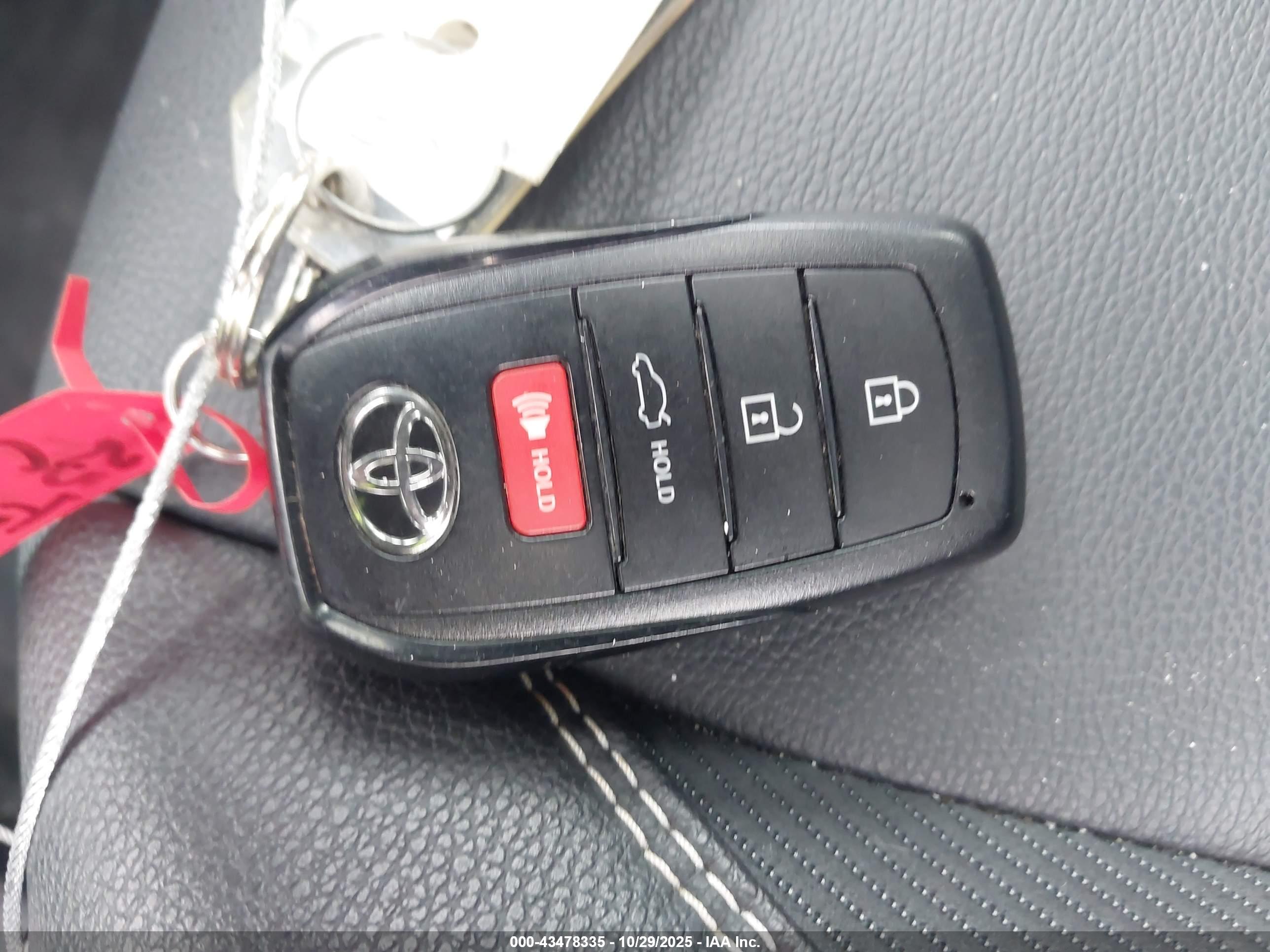 TOYOTA CAMRY image 11