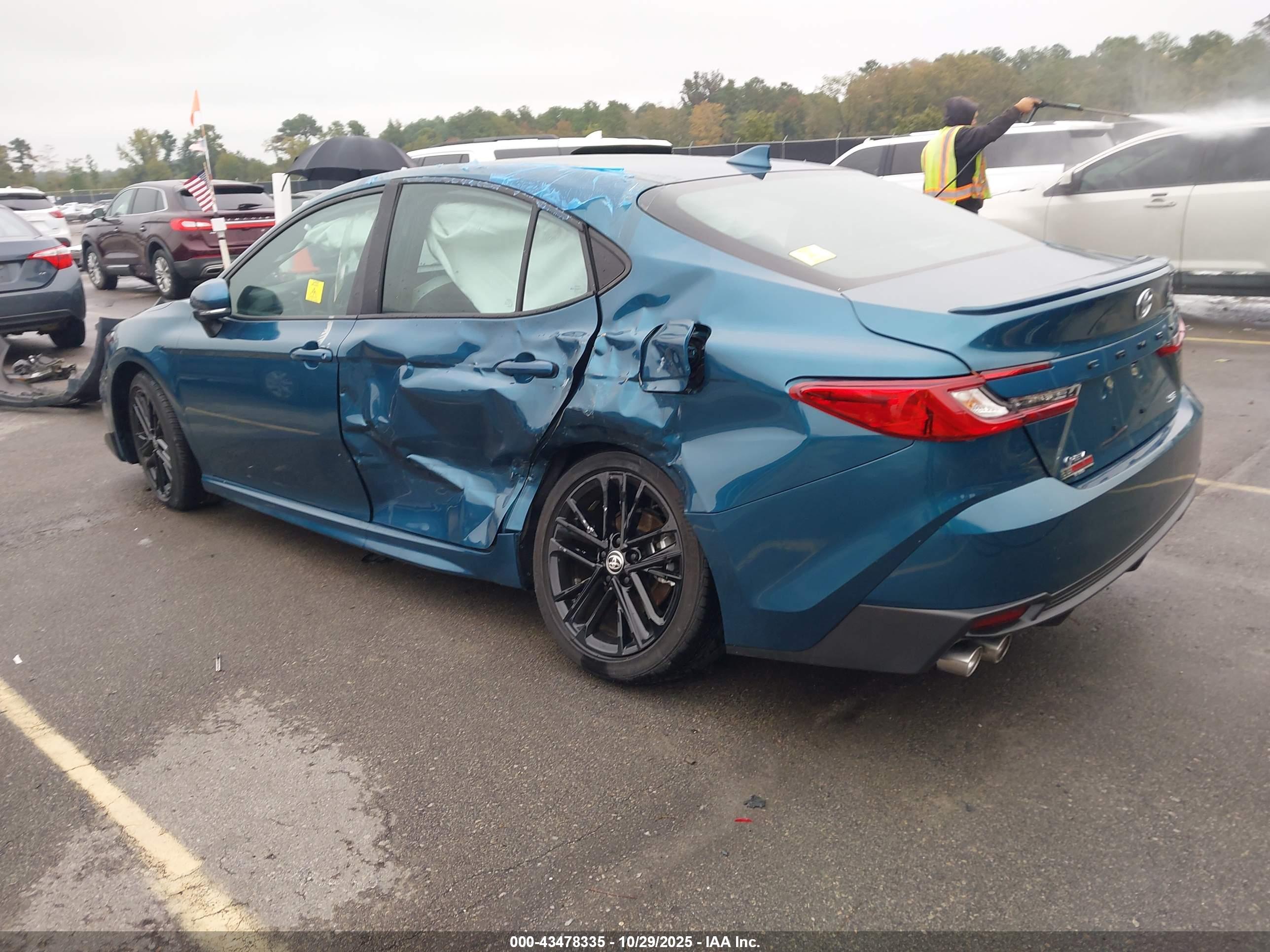 TOYOTA CAMRY image 3
