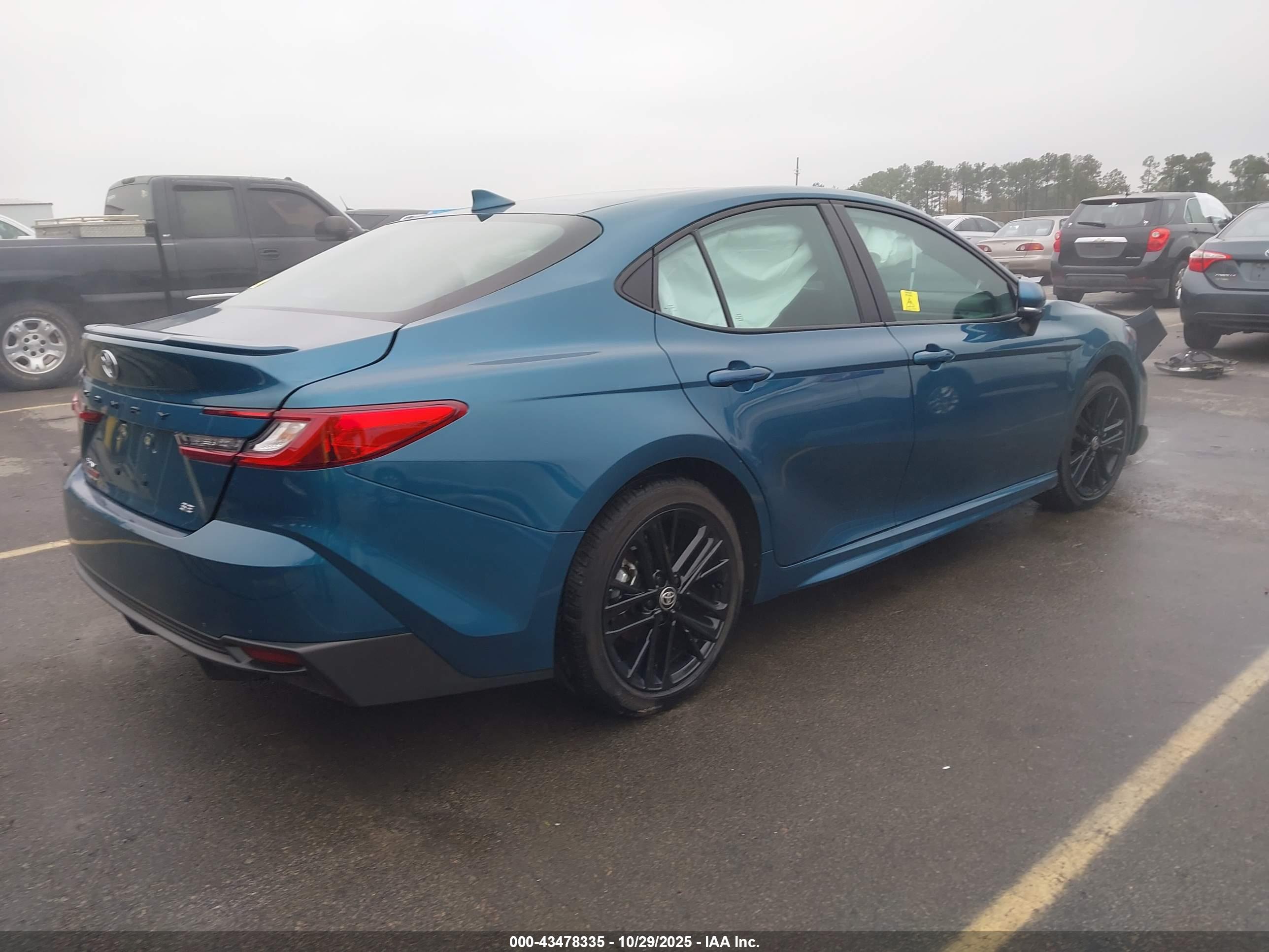 TOYOTA CAMRY image 4