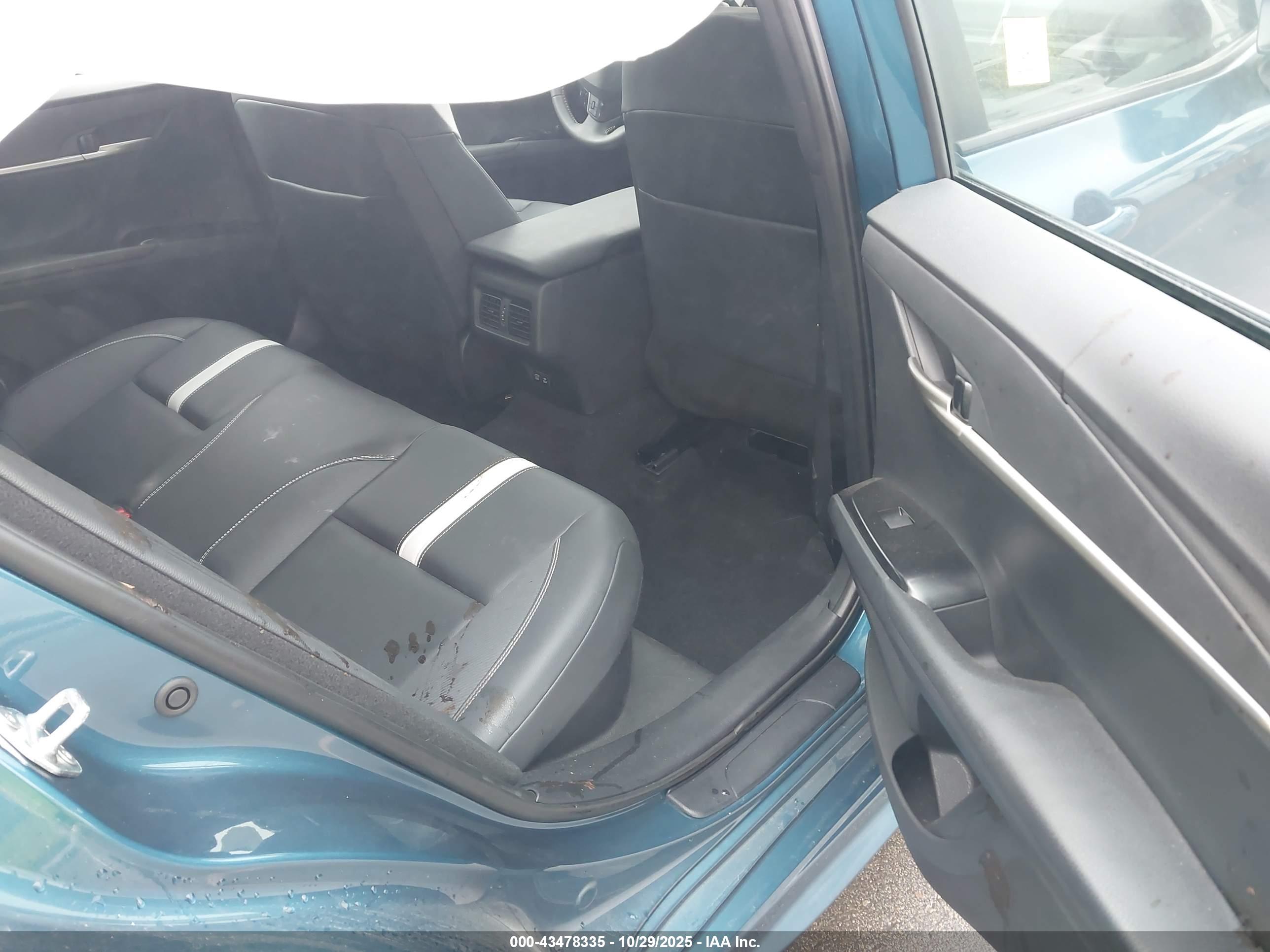 TOYOTA CAMRY image 8