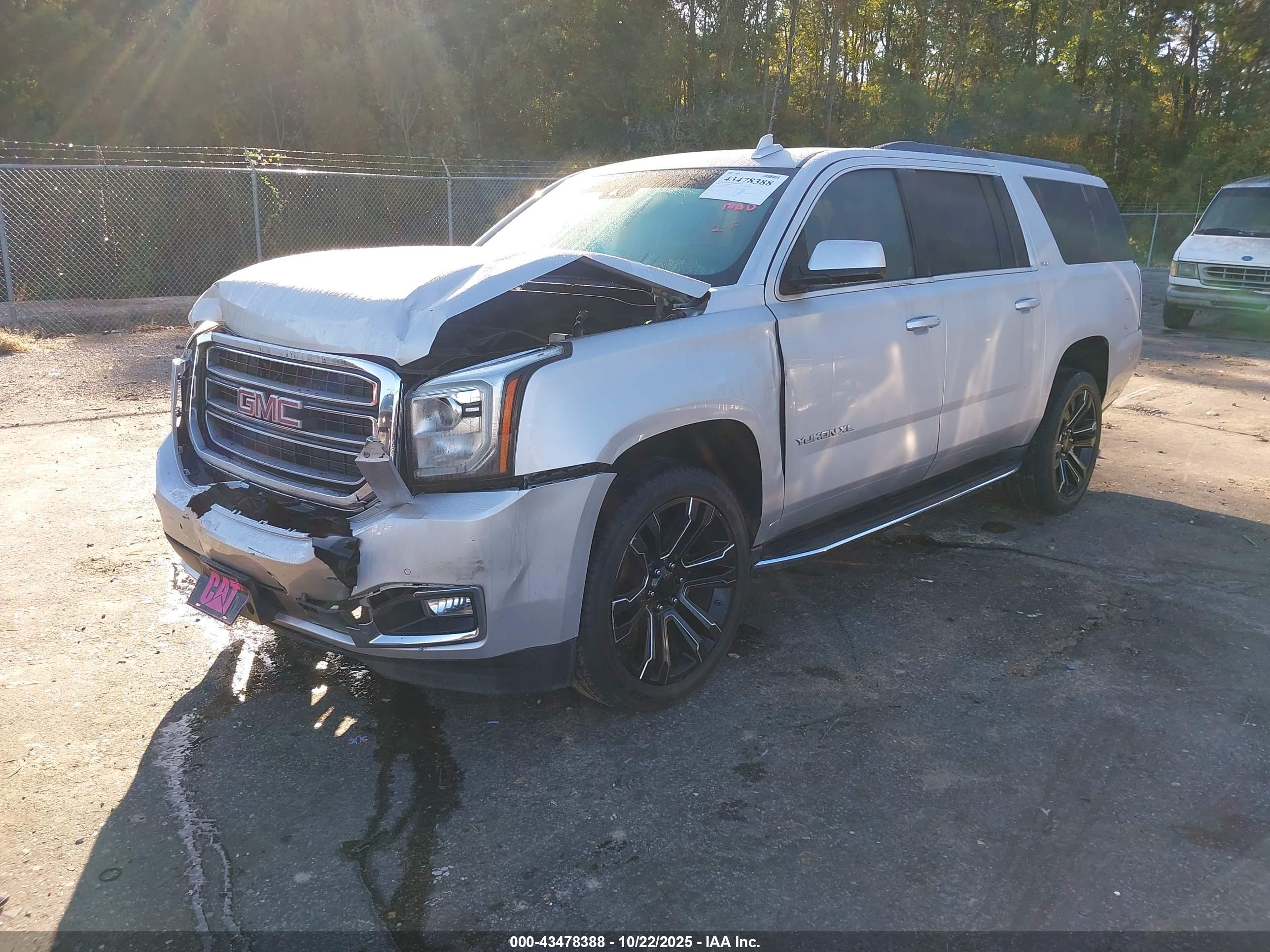 GMC YUKON image 2
