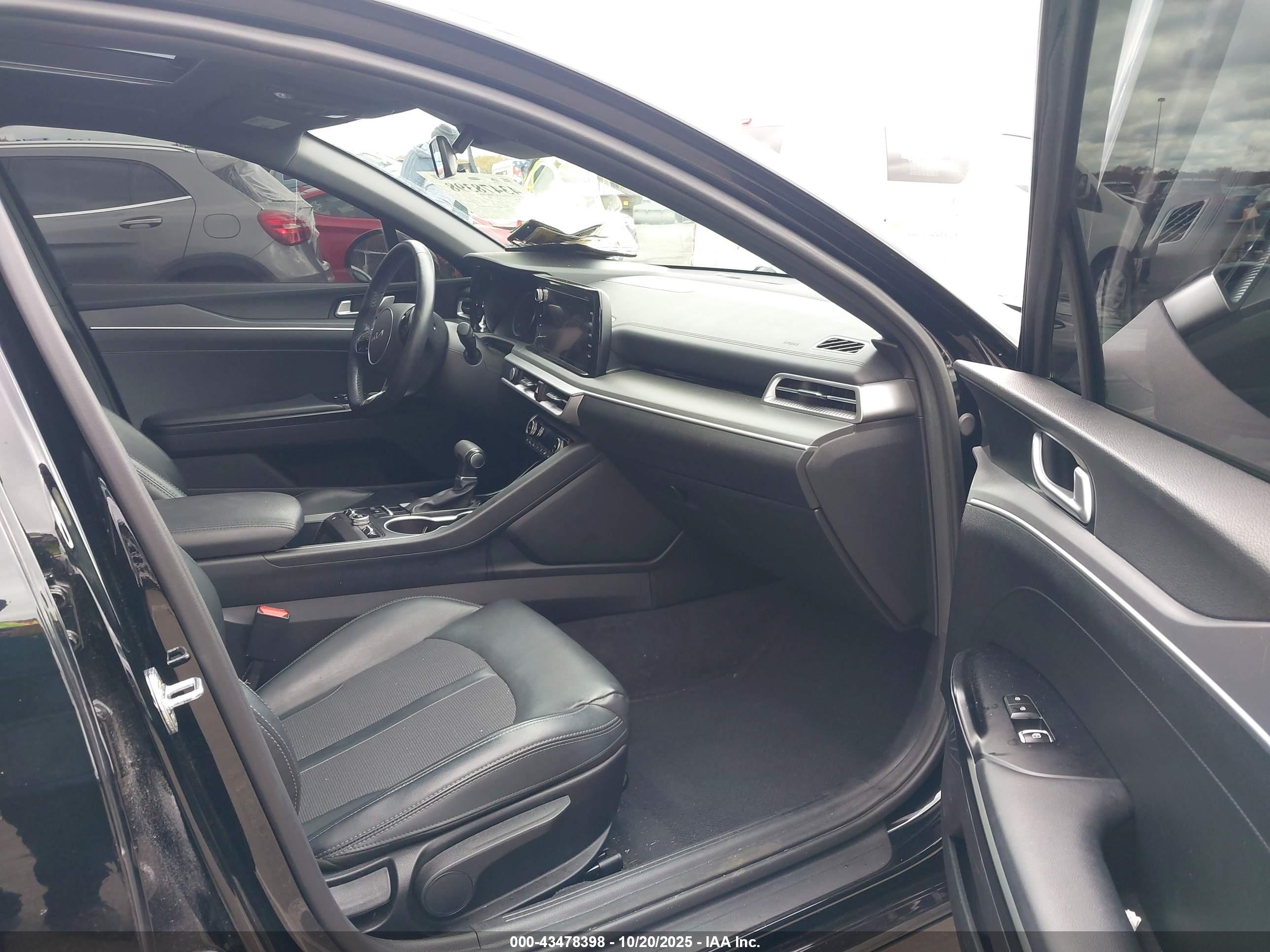 KIA K5 image 5