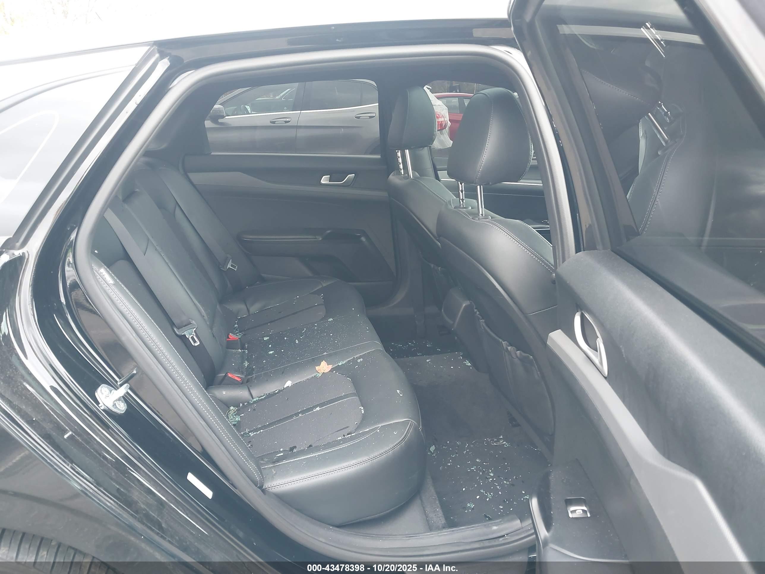 KIA K5 image 8