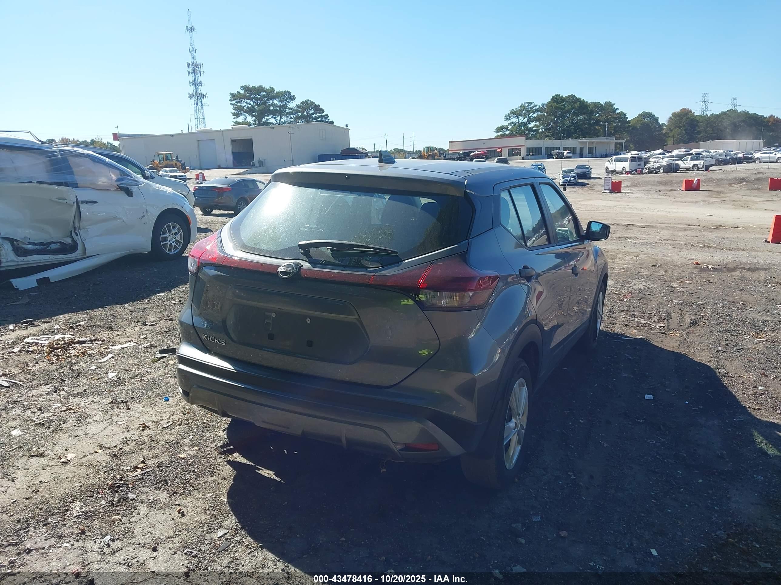 NISSAN KICKS image 4