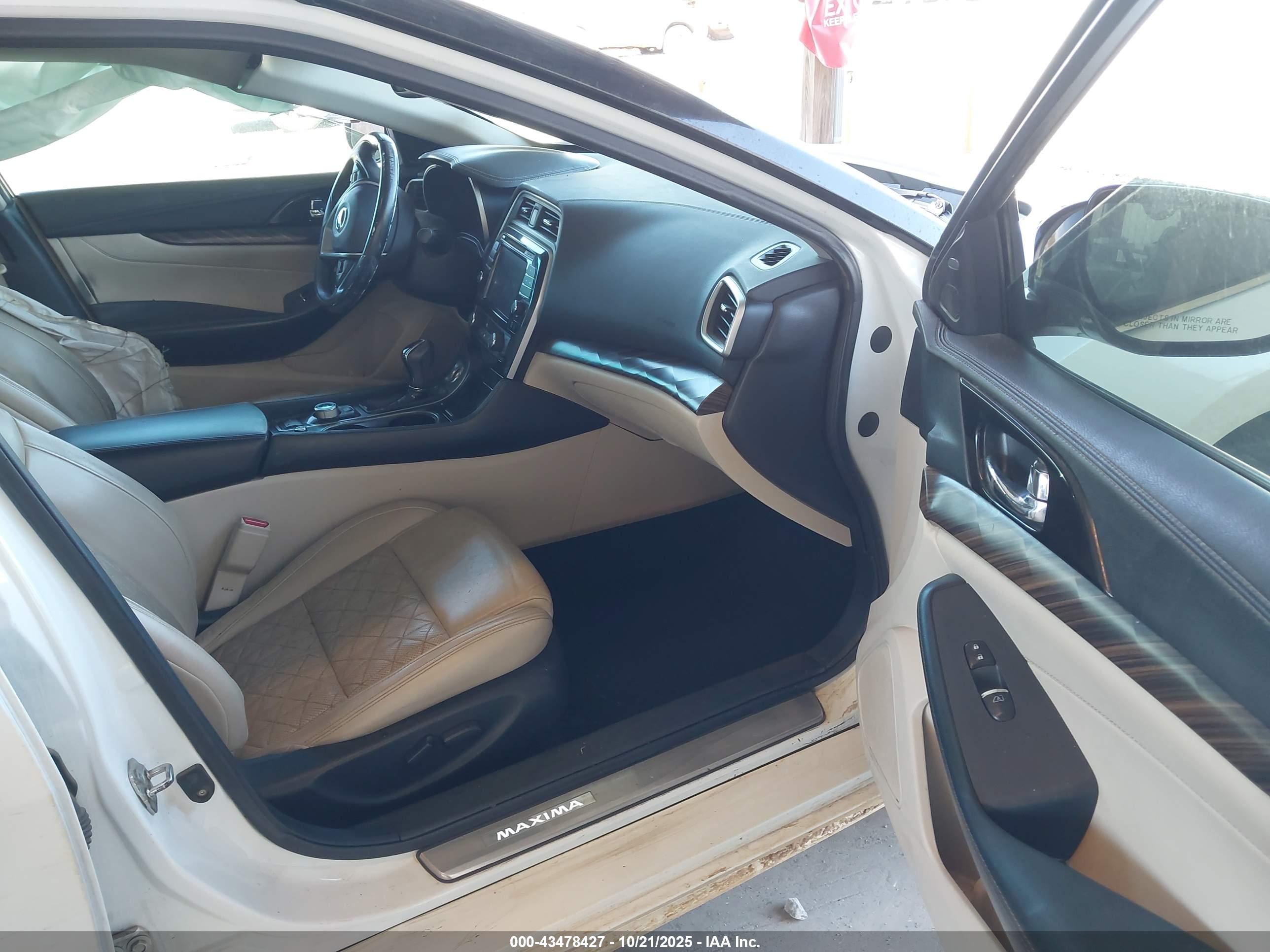 NISSAN MAXIMA image 5