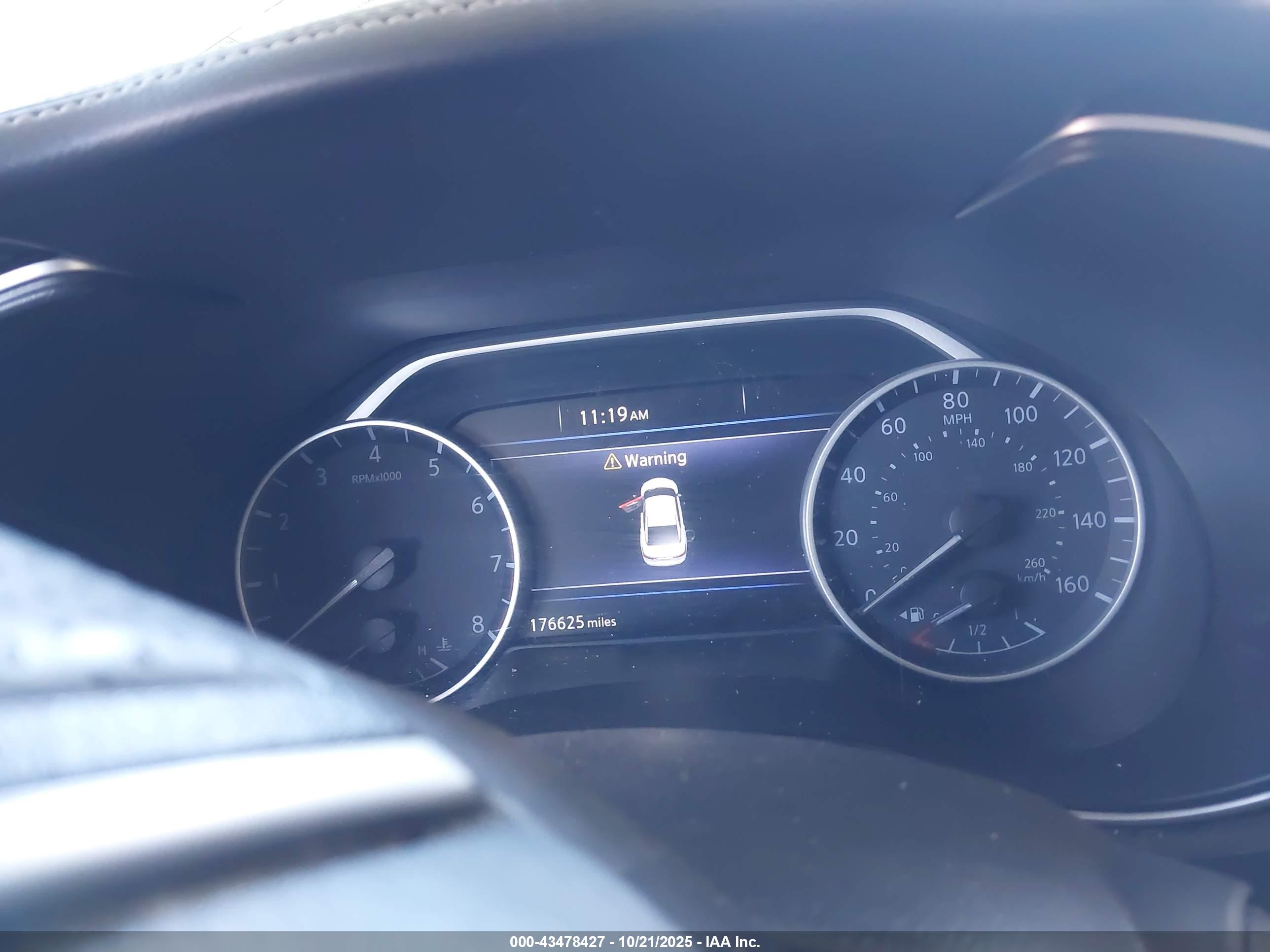 NISSAN MAXIMA image 7