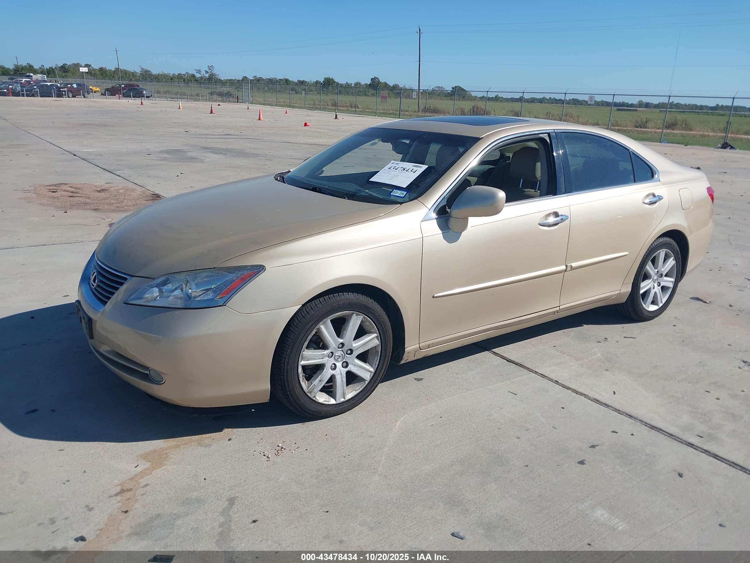 LEXUS ES image 2