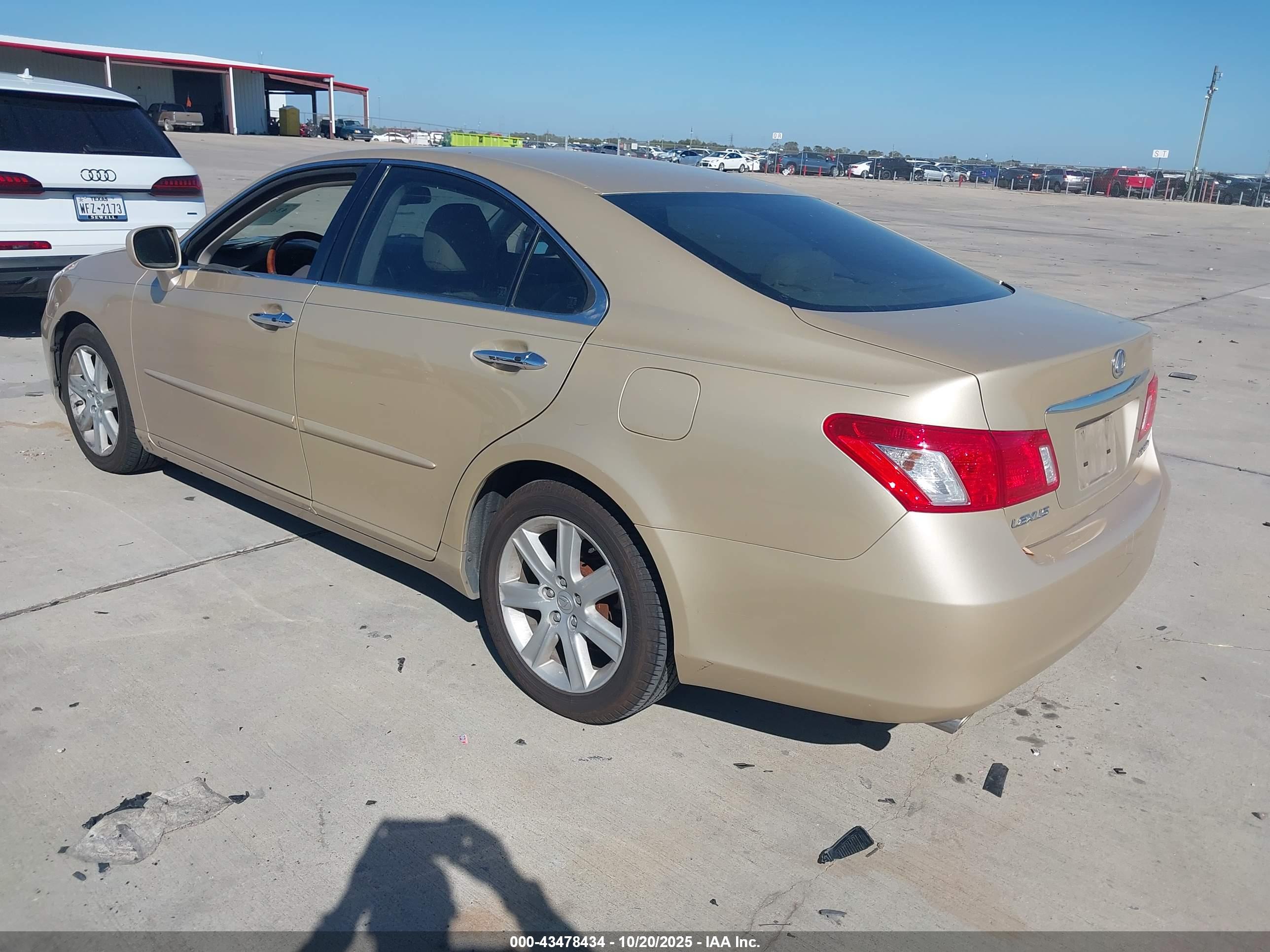 LEXUS ES image 3