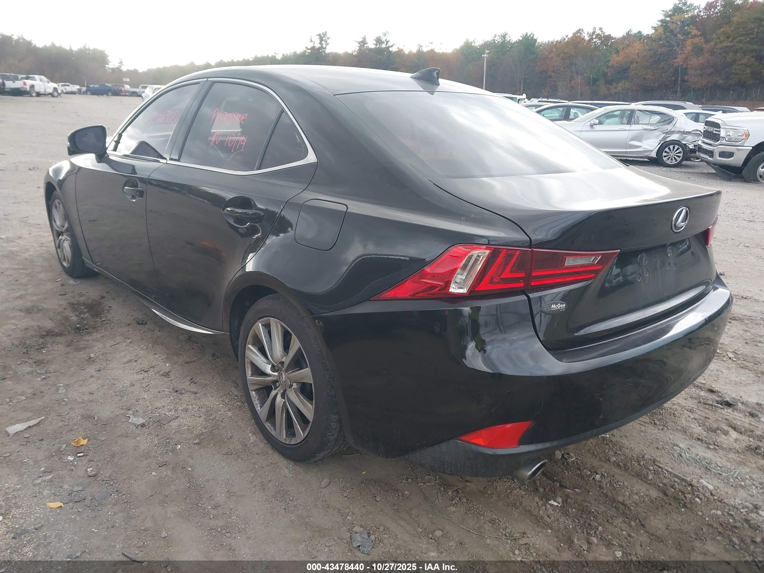 LEXUS IS image 3