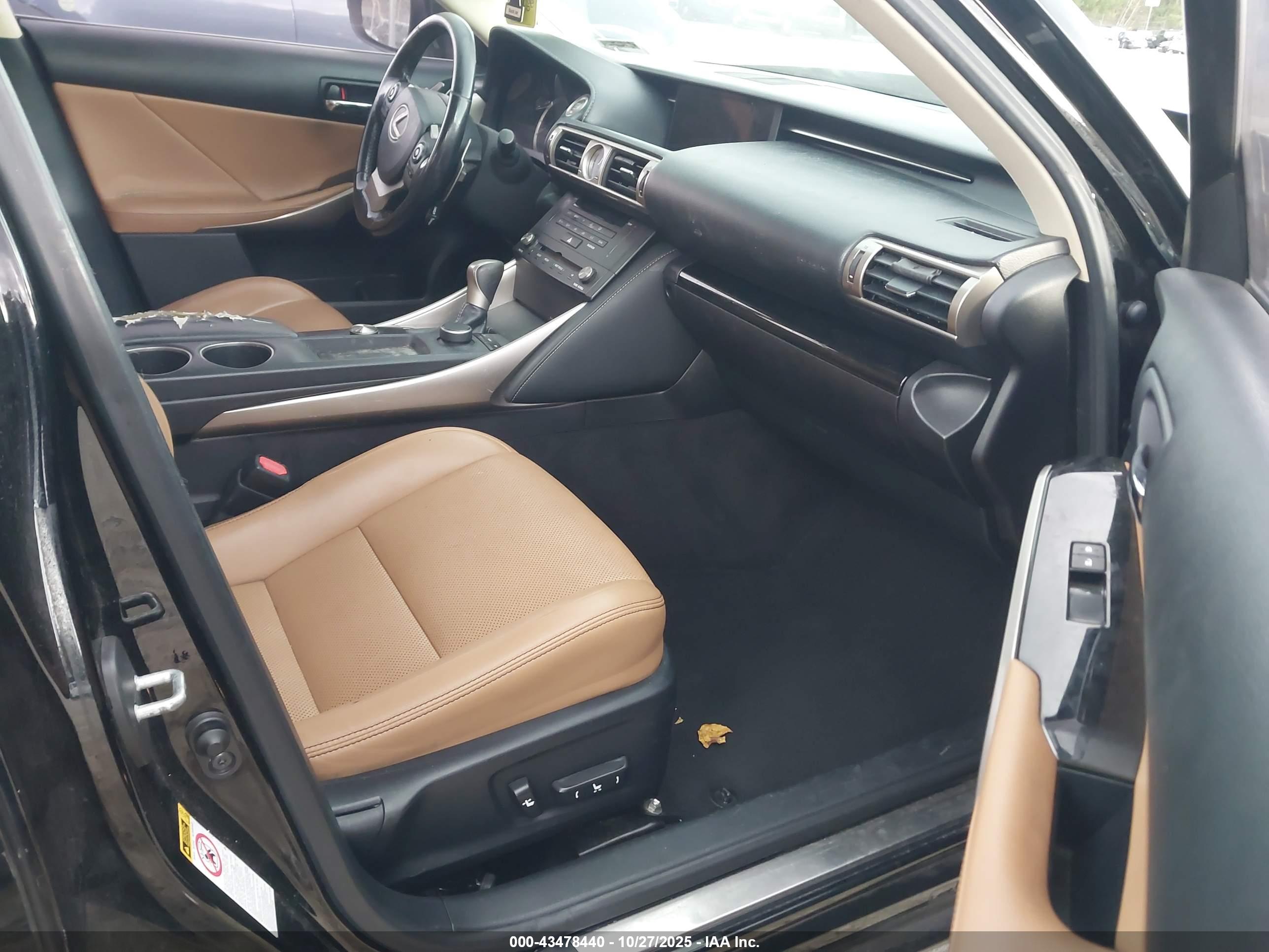 LEXUS IS image 5
