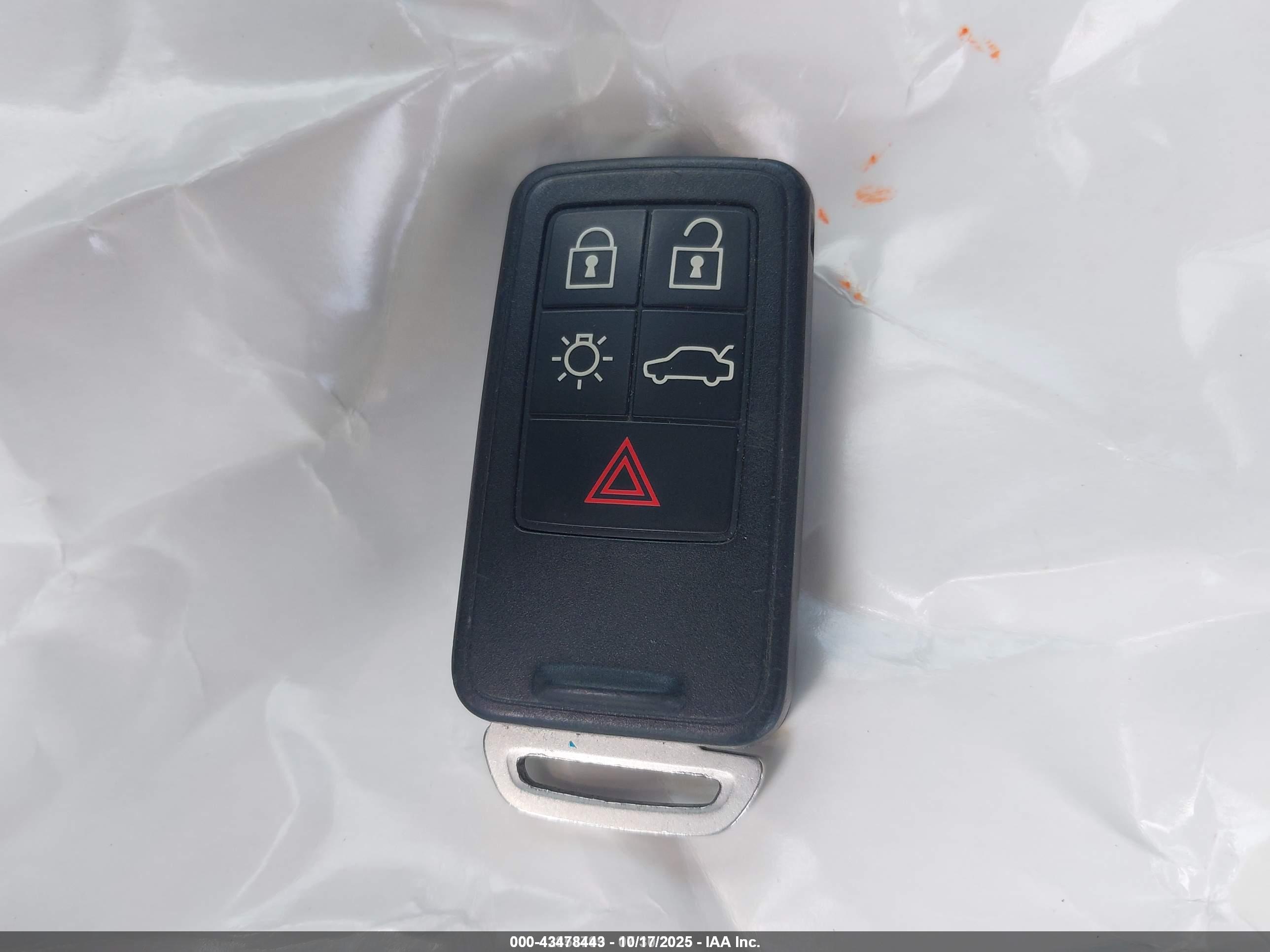 VOLVO V60 image 11