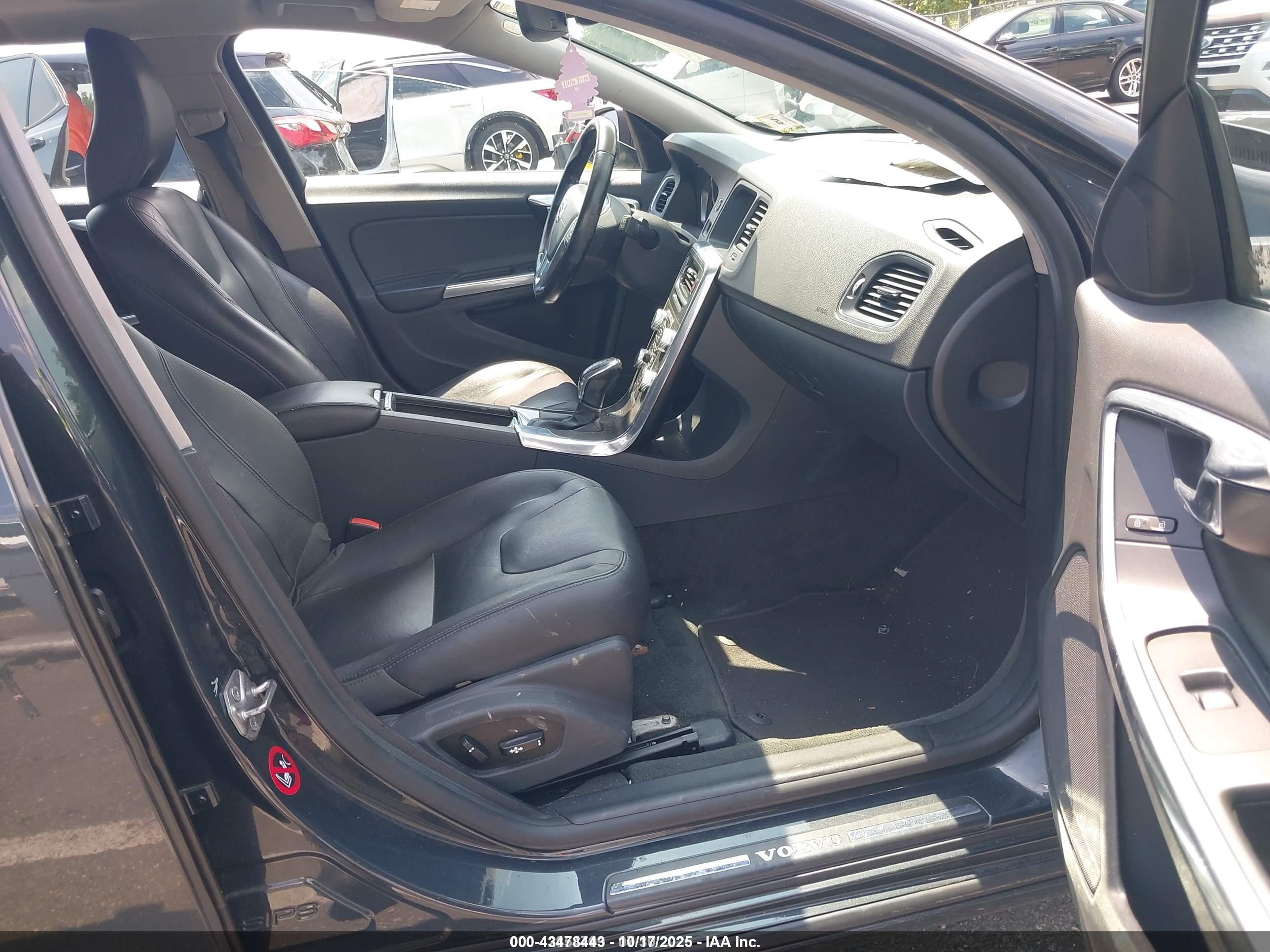 VOLVO V60 image 5