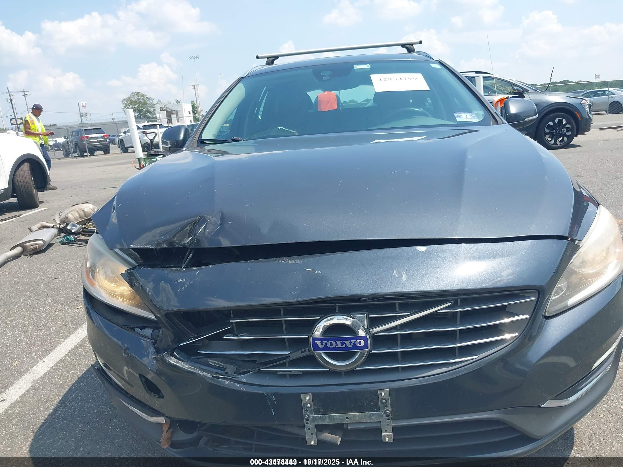 VOLVO V60 image 6