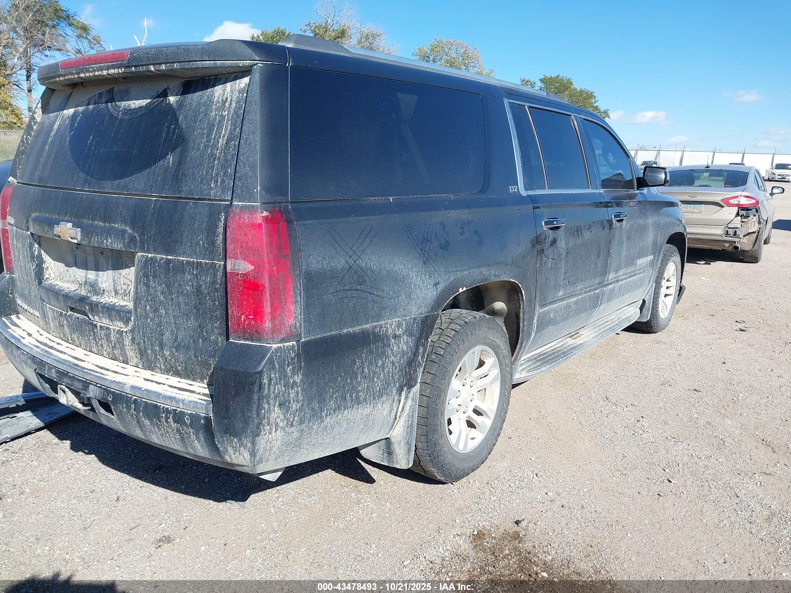 CHEVROLET SUBURBAN image 4