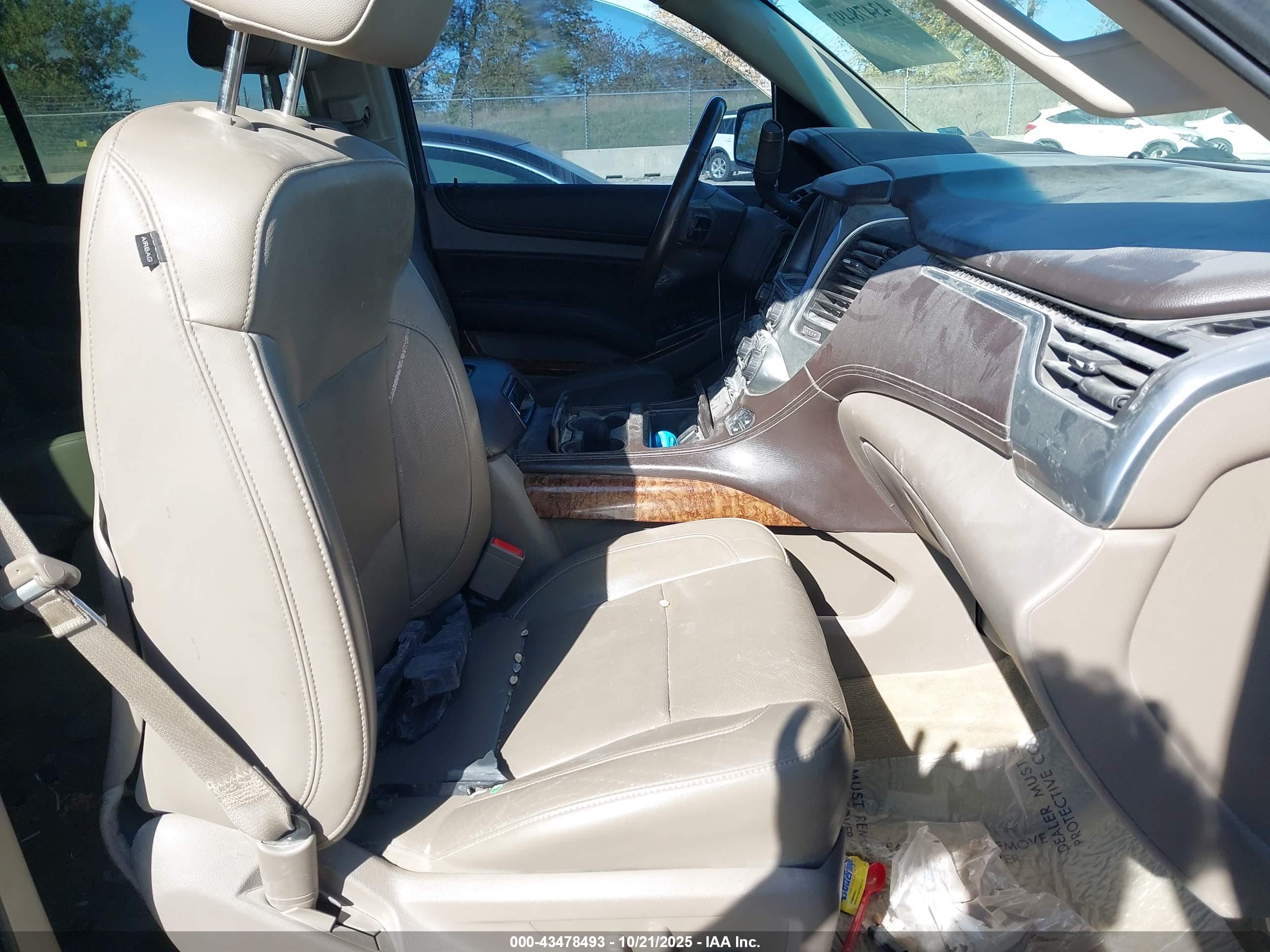 CHEVROLET SUBURBAN image 5
