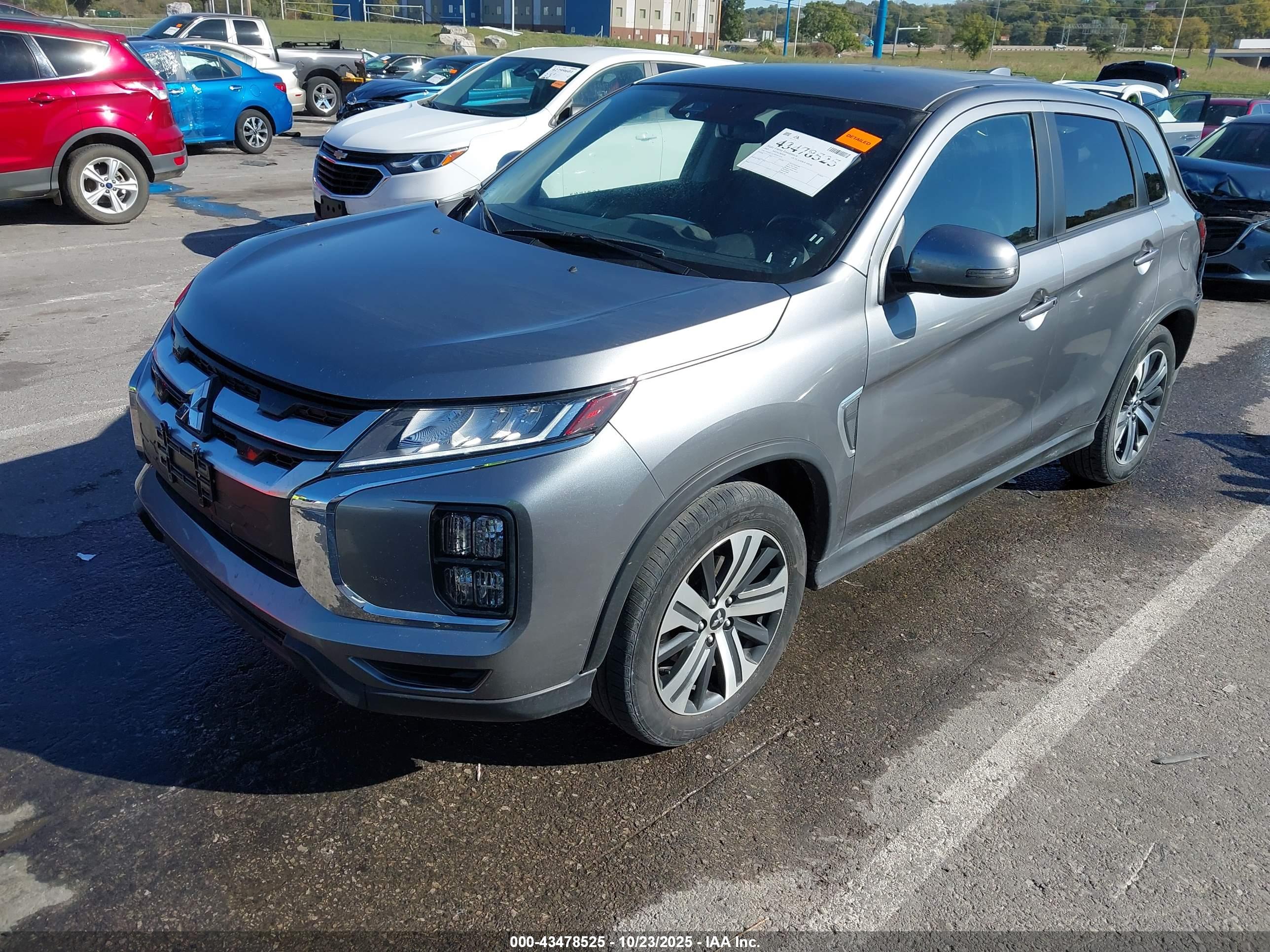 MITSUBISHI OUTLANDER image 2