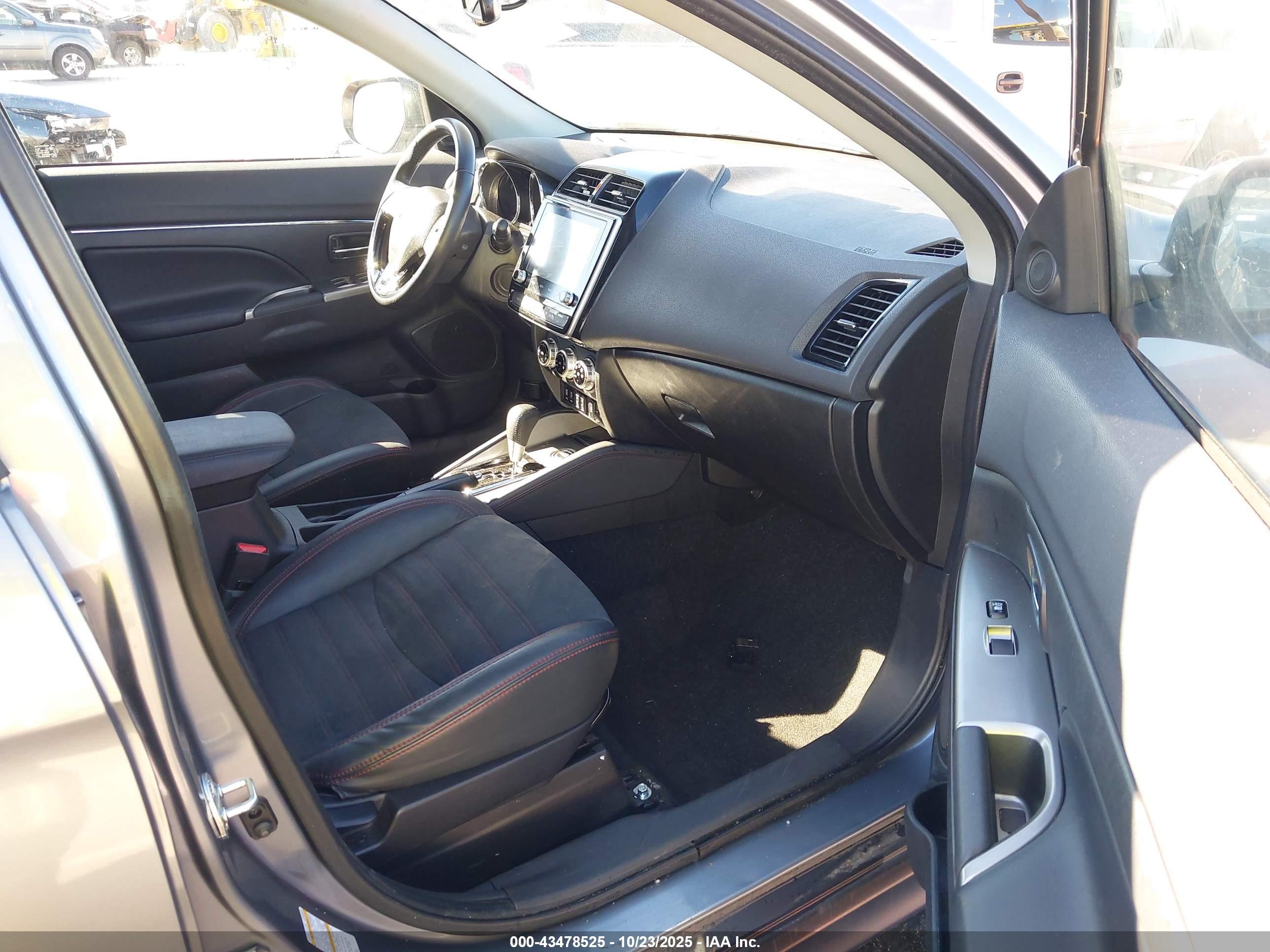MITSUBISHI OUTLANDER image 5